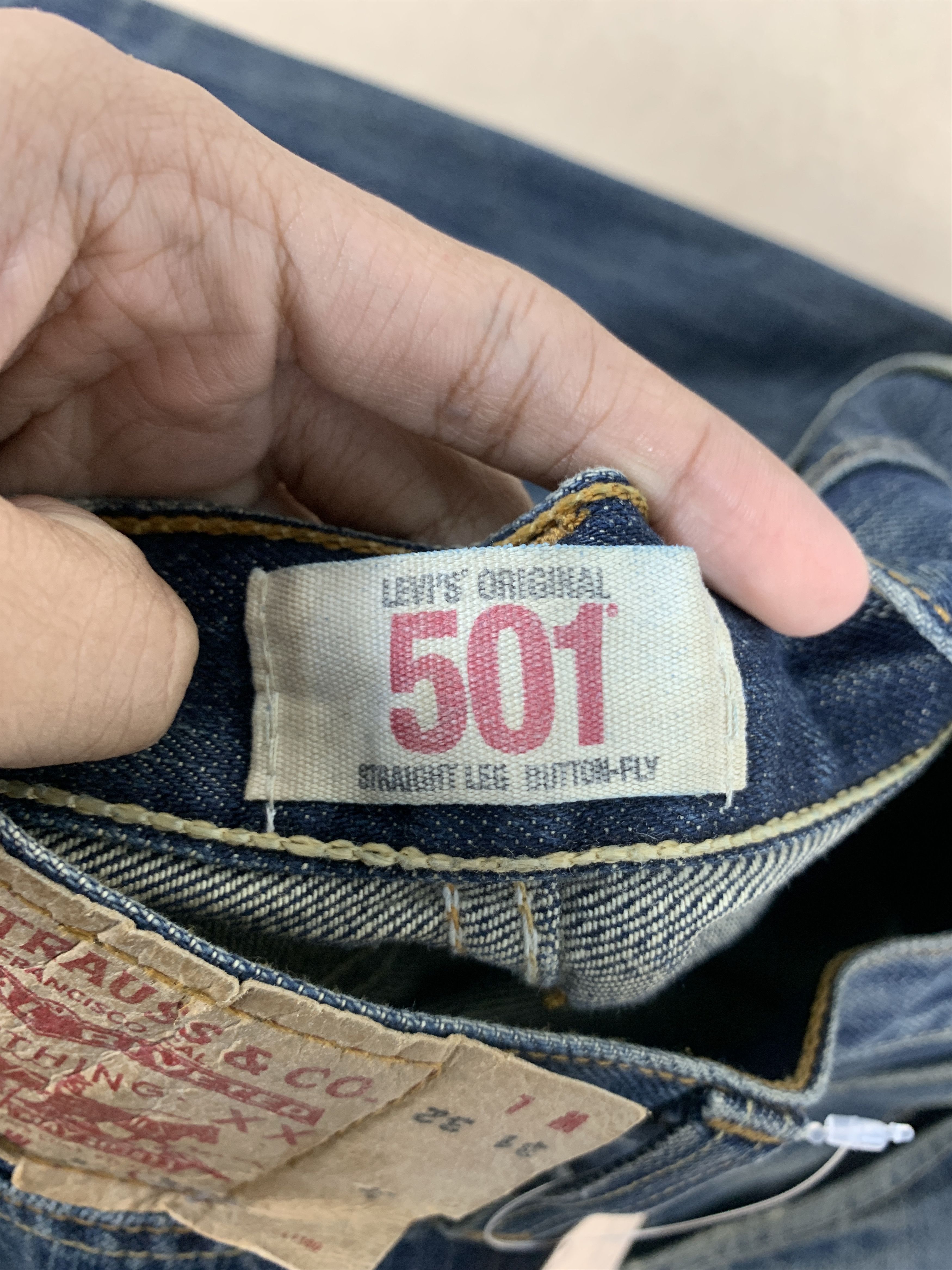 Levi's Vintage LEVI'S 501 Distressed Faded Straight Cut Jeans P0062 Size US 31 - 11 Thumbnail