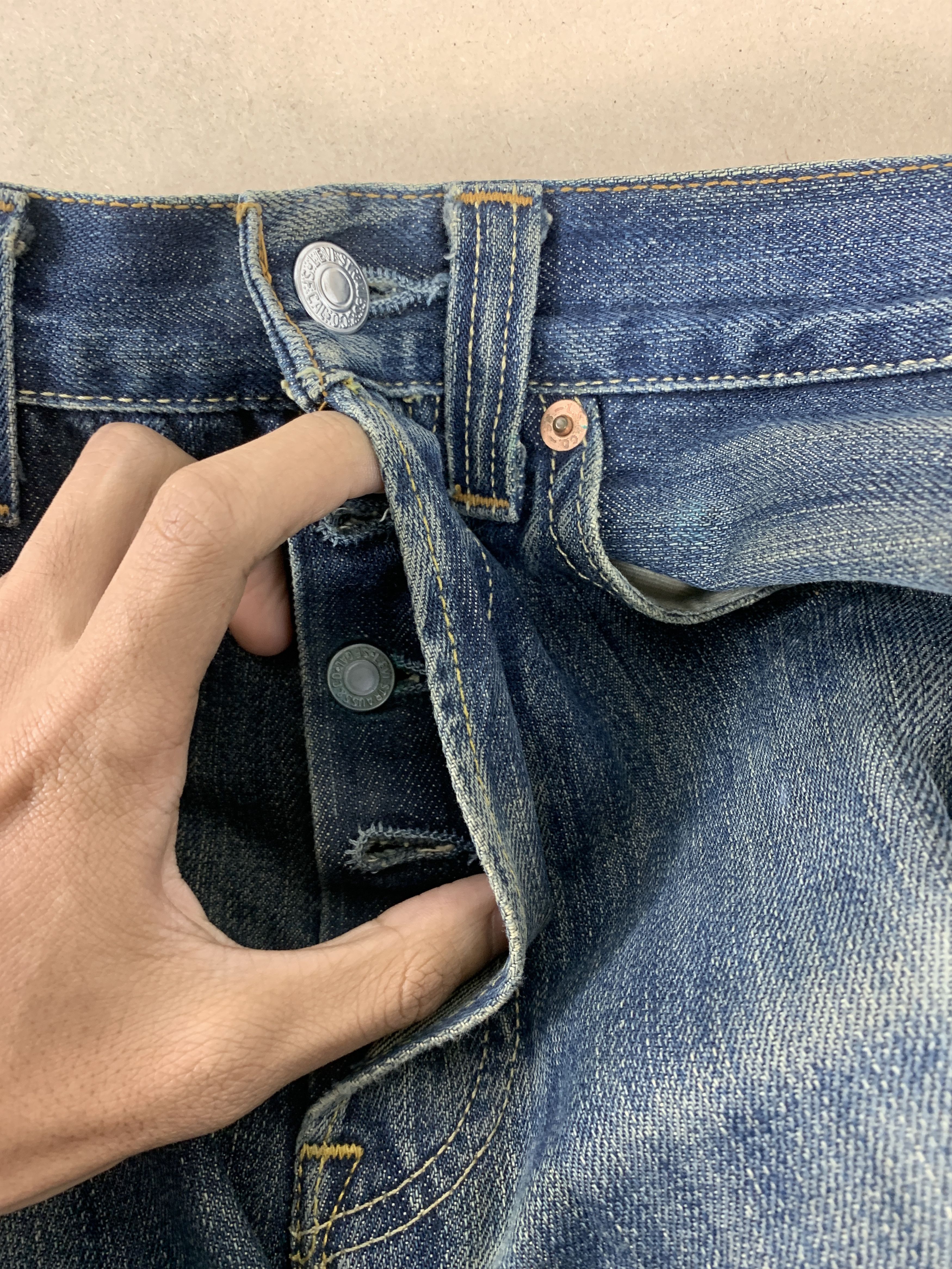 Levi's Vintage LEVI'S 501 Distressed Faded Straight Cut Jeans P0062 Size US 31 - 19 Thumbnail