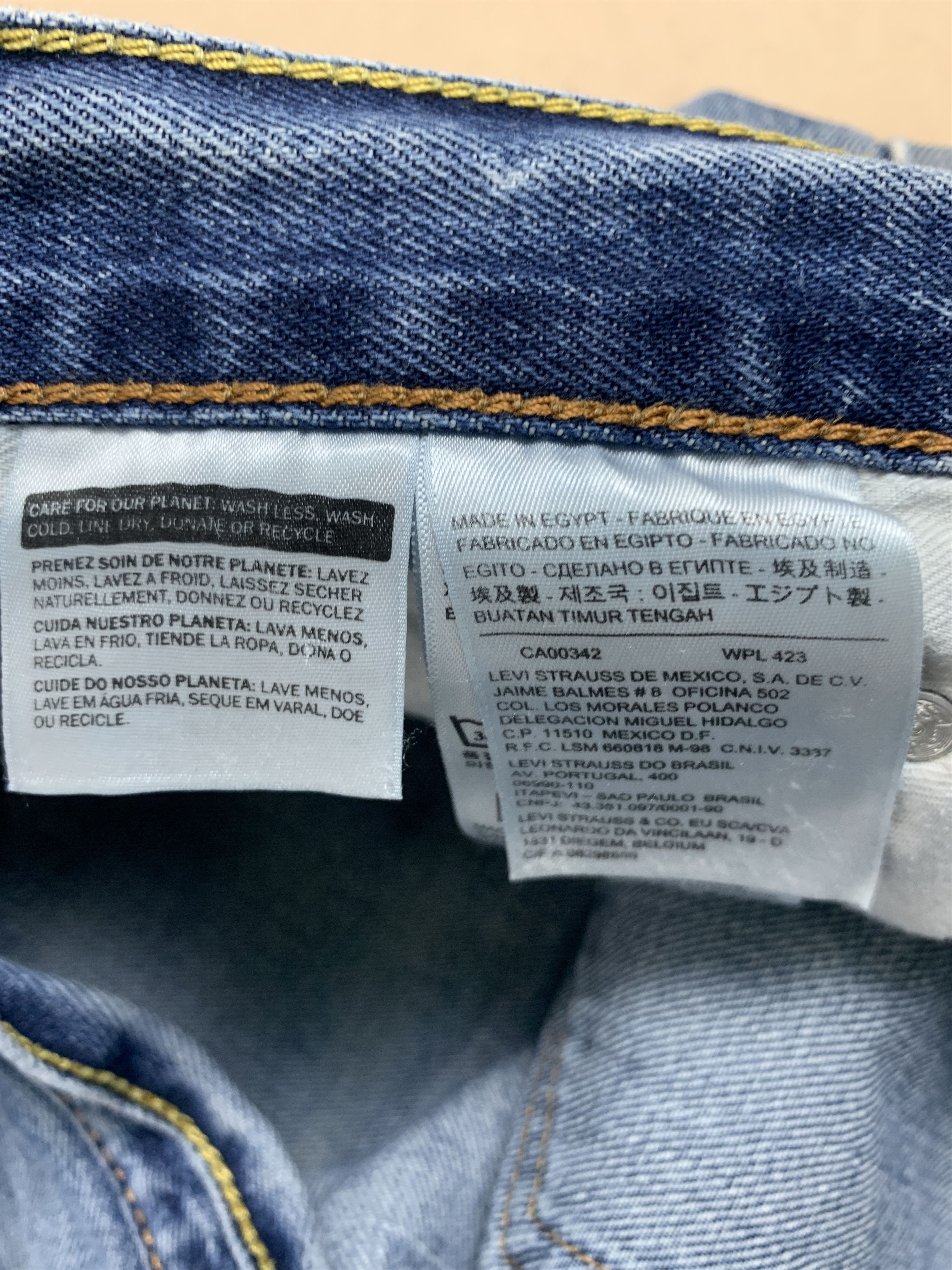 Levi's Vintage Levis 550 Straight Cut Distressed Mid Wash Jeans Size US 40 / EU 56 - 14 Thumbnail