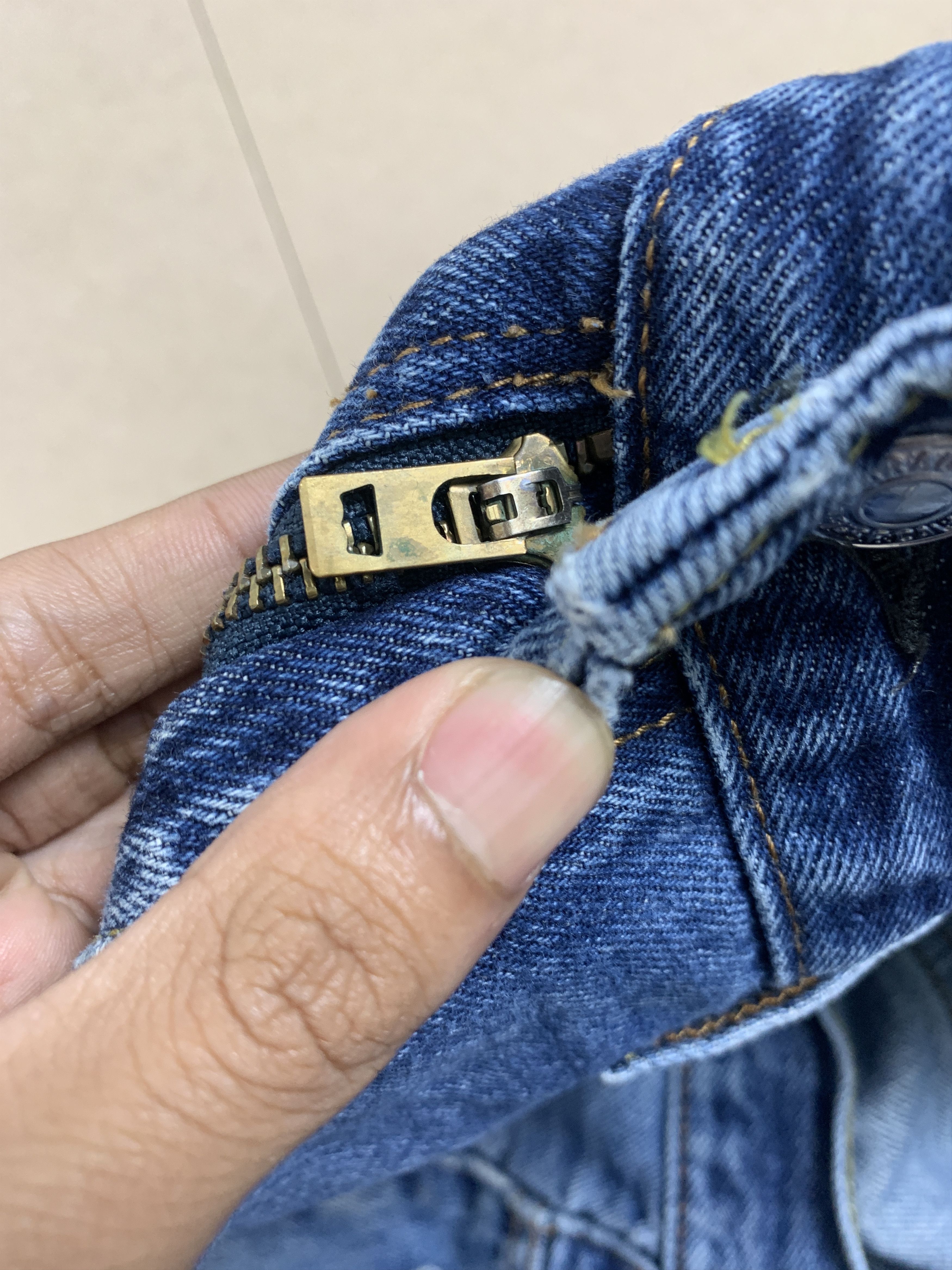 Levi's Vintage Levis 550 Straight Cut Distressed Mid Wash Jeans Size US 40 / EU 56 - 22 Thumbnail