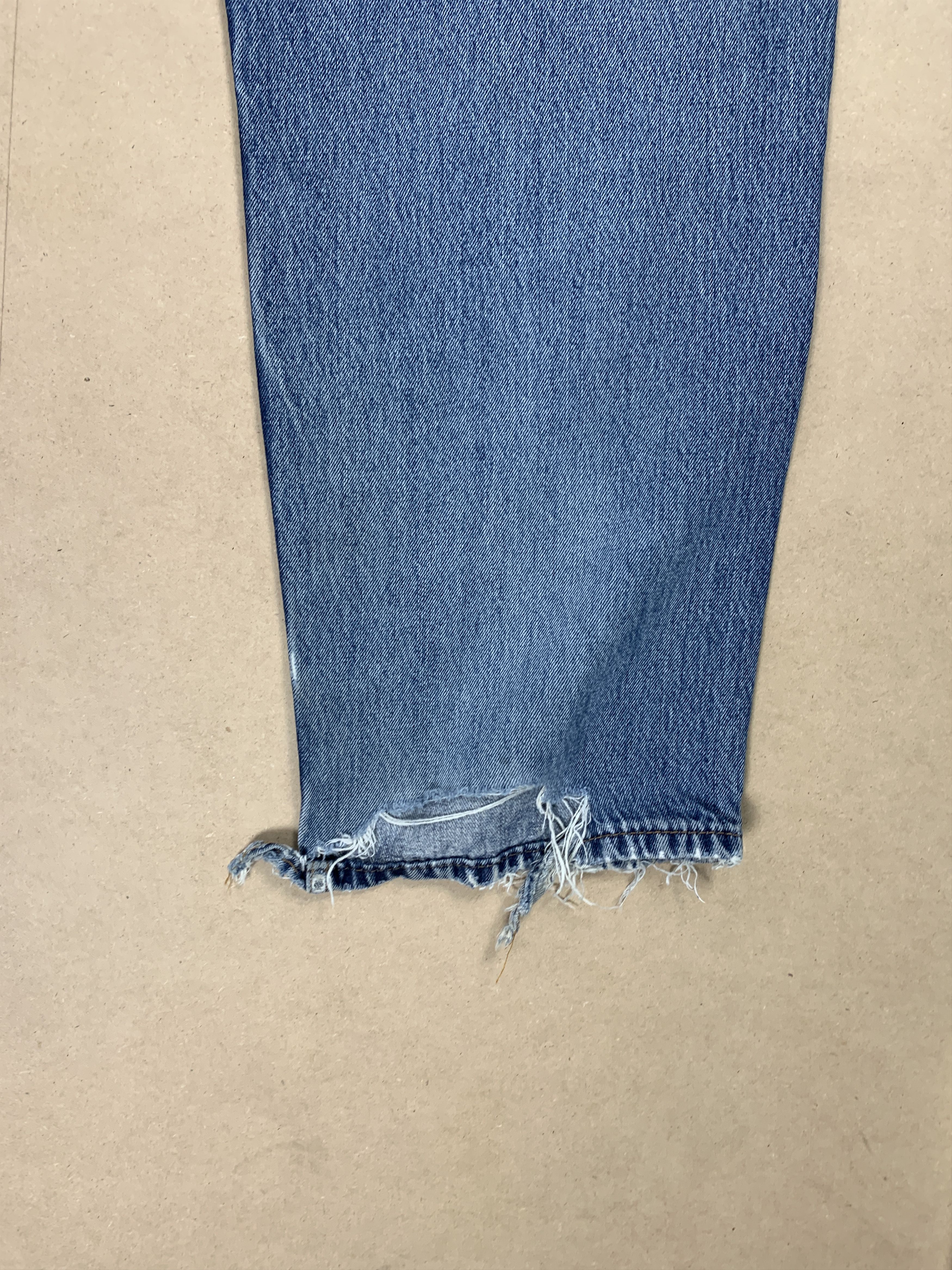 Levi's Vintage Levis 550 Straight Cut Distressed Mid Wash Jeans Size US 40 / EU 56 - 9 Thumbnail