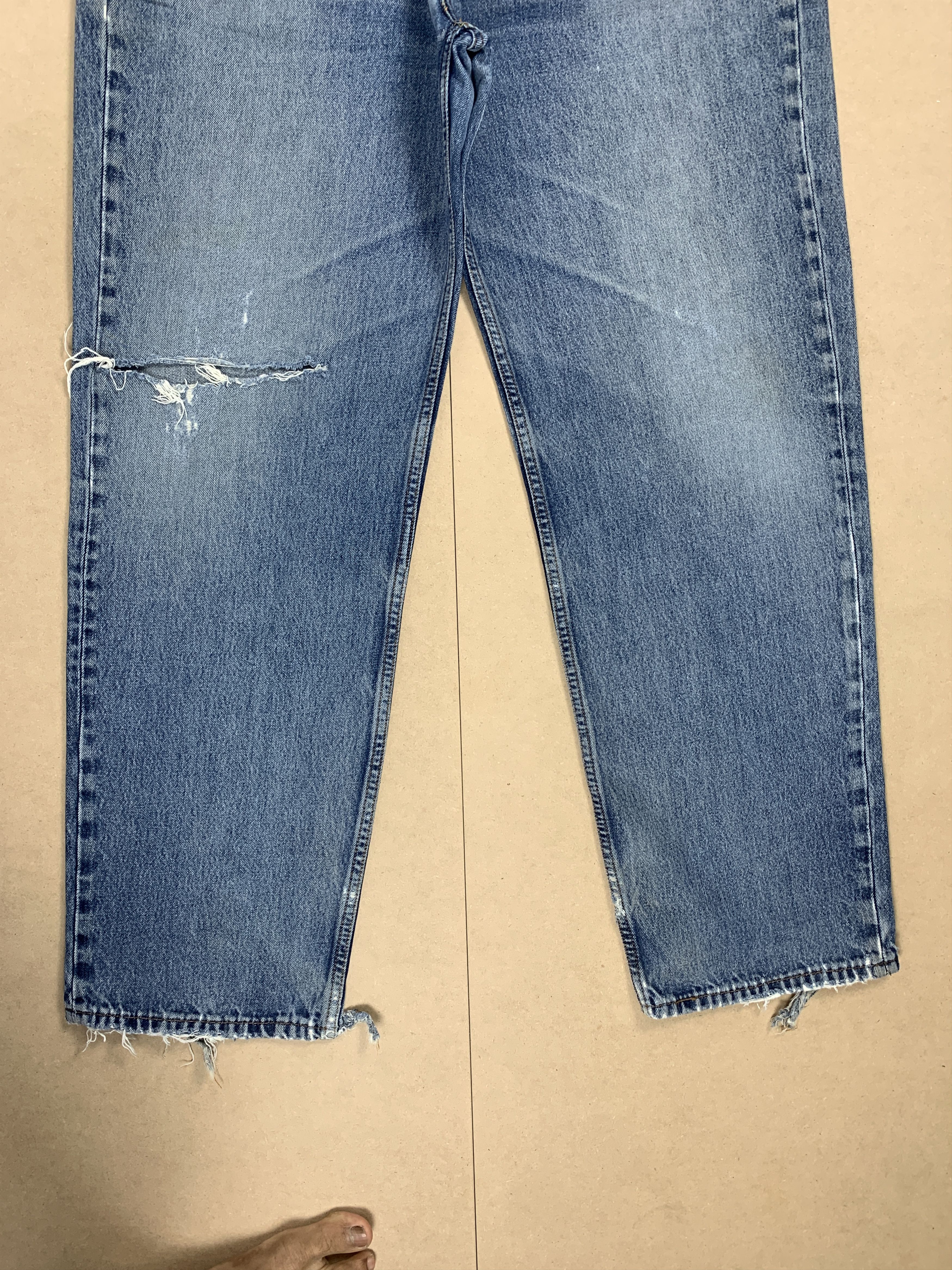 Levi's Vintage Levis 550 Straight Cut Distressed Mid Wash Jeans Size US 40 / EU 56 - 3 Thumbnail