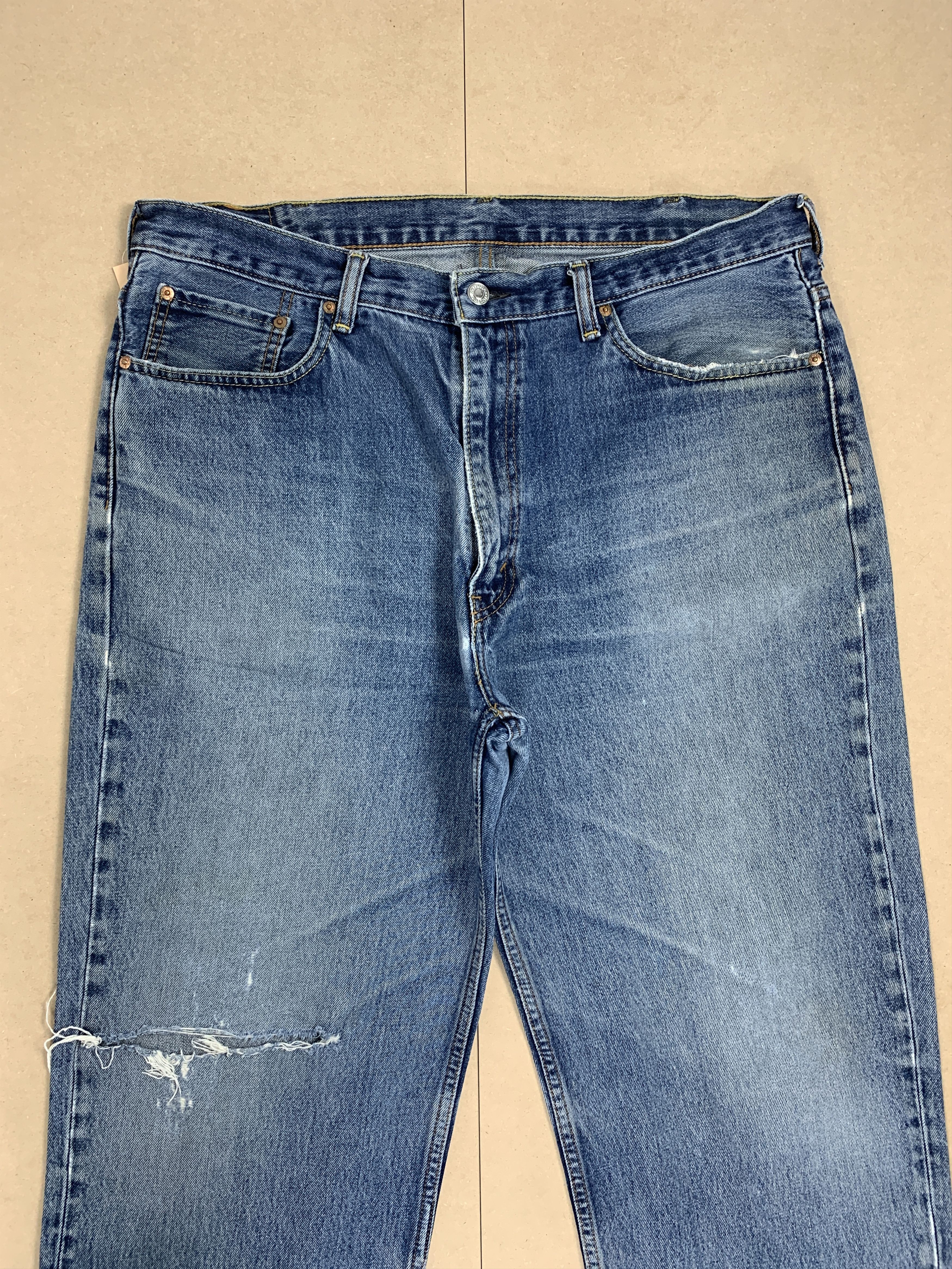 Levi's Vintage Levis 550 Straight Cut Distressed Mid Wash Jeans Size US 40 / EU 56 - 2 Thumbnail