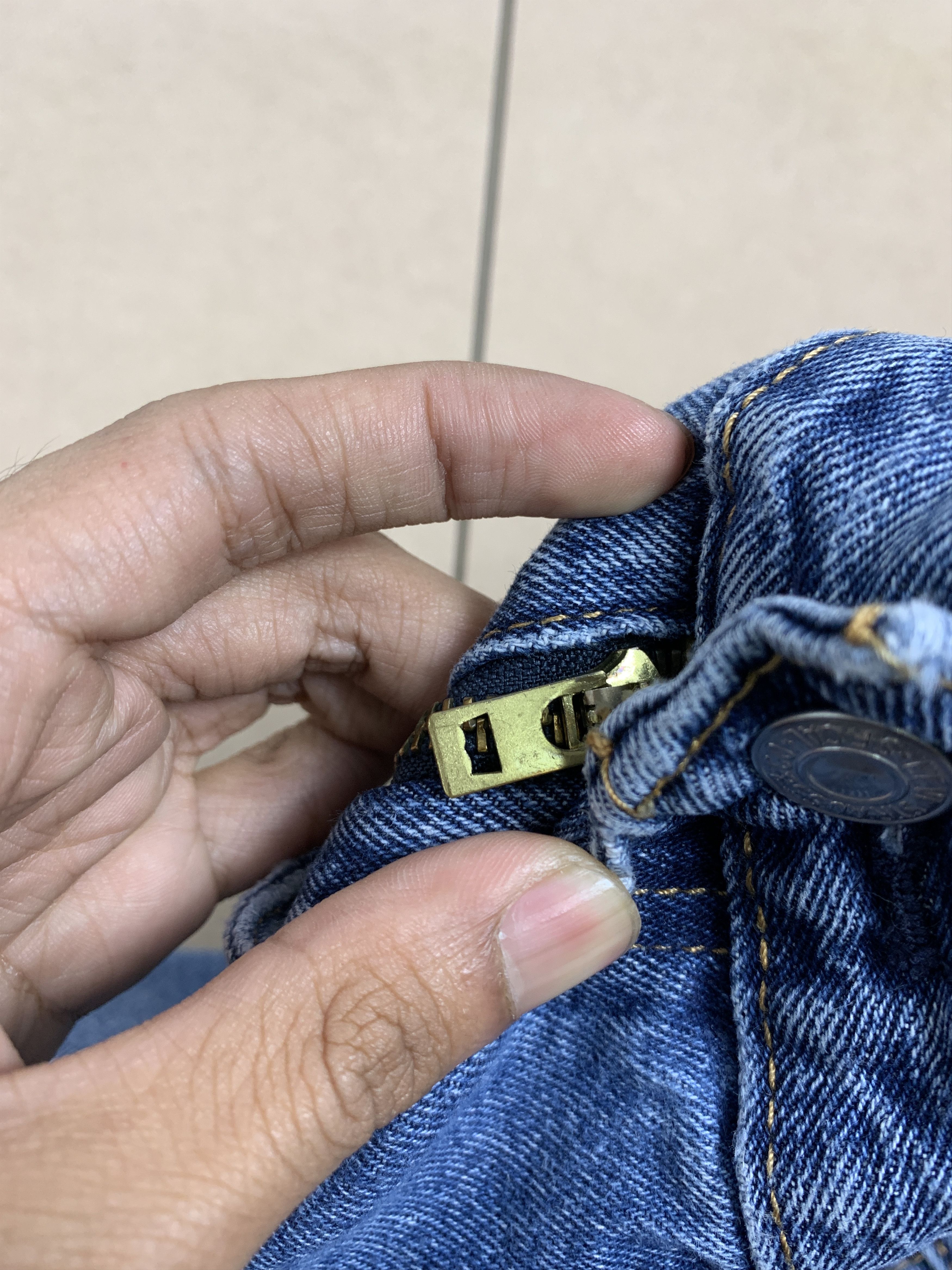 Levi's × Vintage Vintage LEVI'S 505 Faded Straight Cut Mid Wash Jeans Size US 40 / EU 56 - 19 Thumbnail