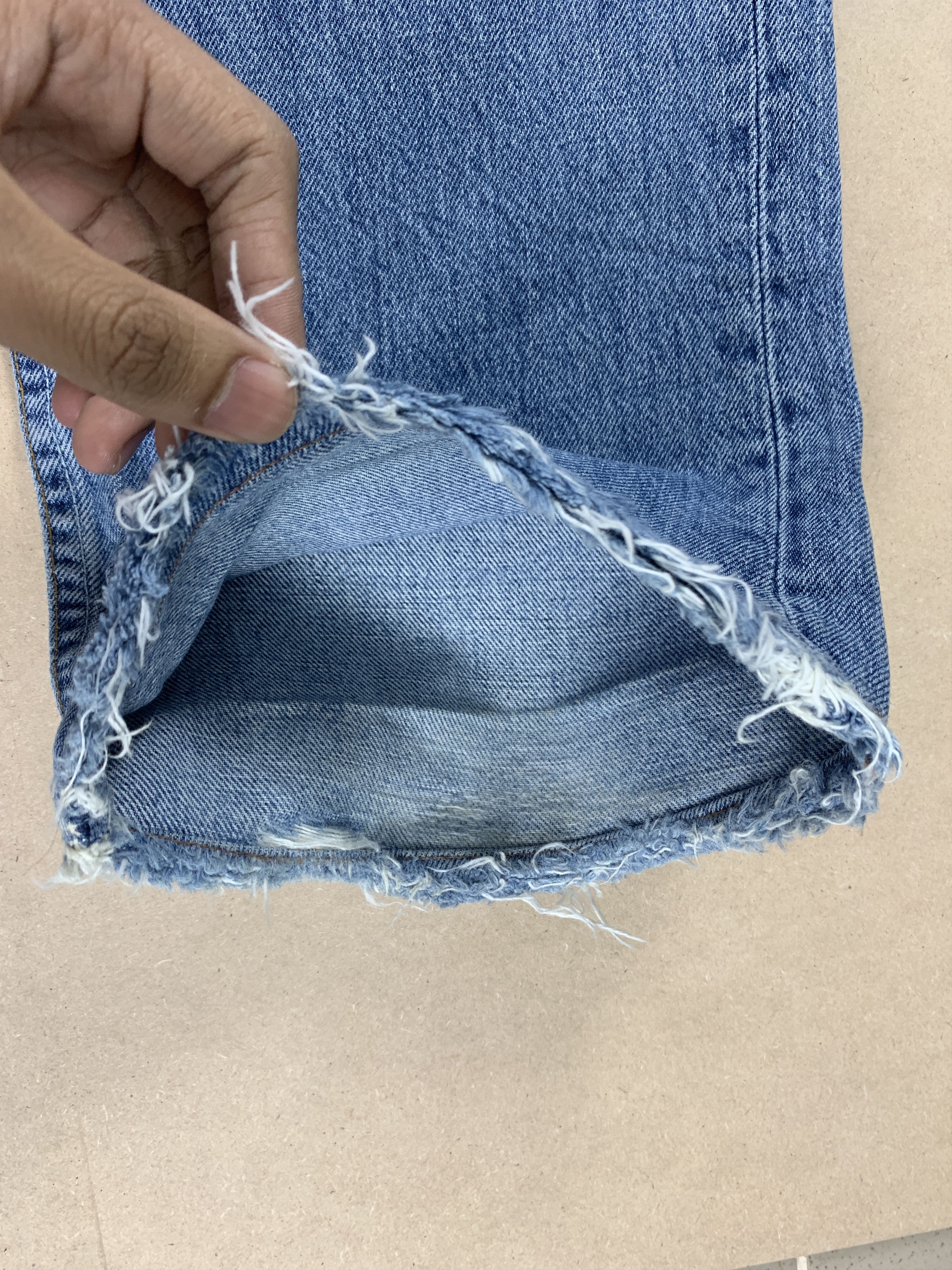 Levi's Vintage 90s LEVI'S 501 Distressed Faded Mid Blue Jeans P0063 Size US 34 / EU 50 - 7 Thumbnail