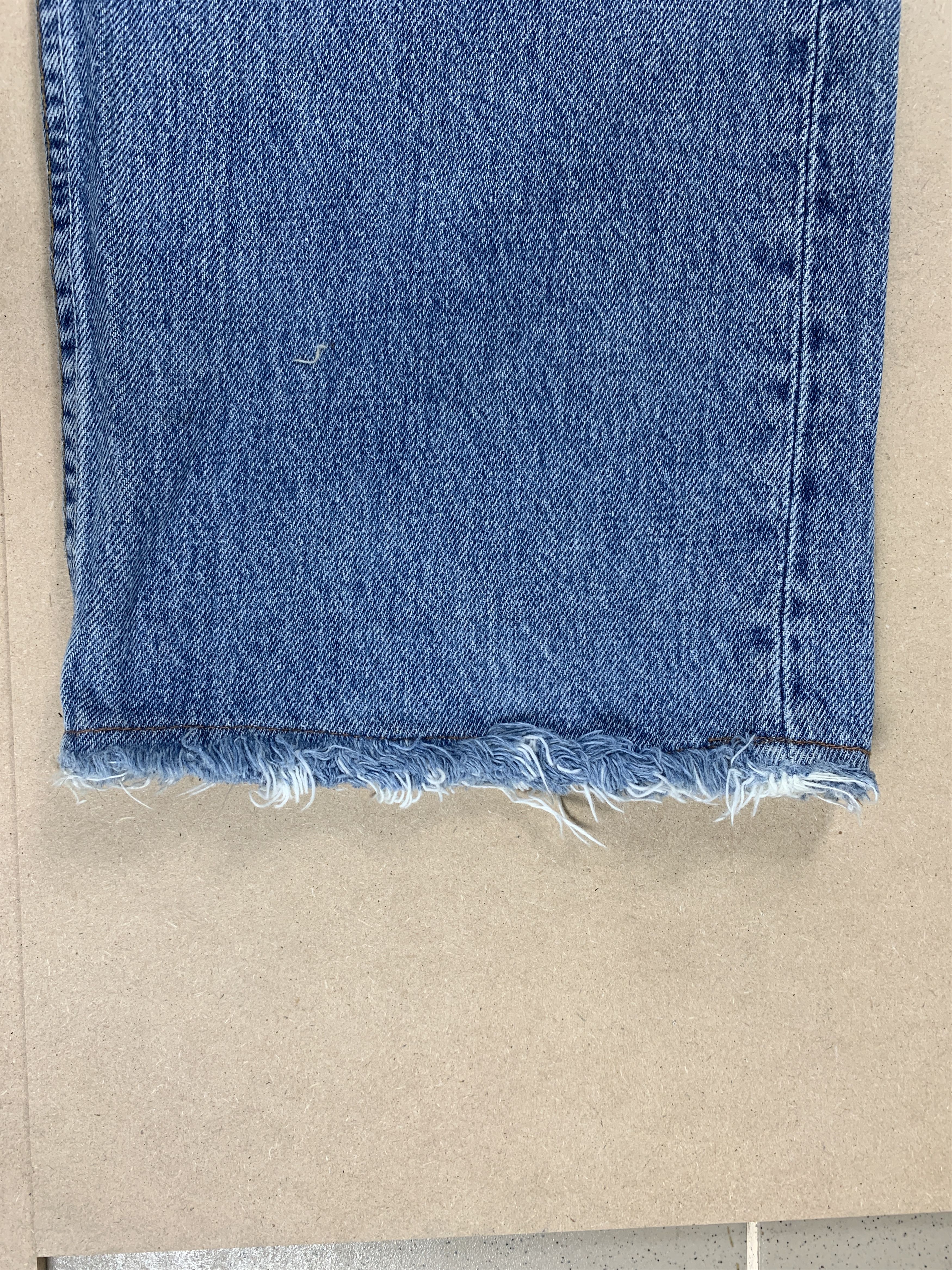 Levi's Vintage 90s LEVI'S 501 Distressed Faded Mid Blue Jeans P0063 Size US 34 / EU 50 - 5 Thumbnail