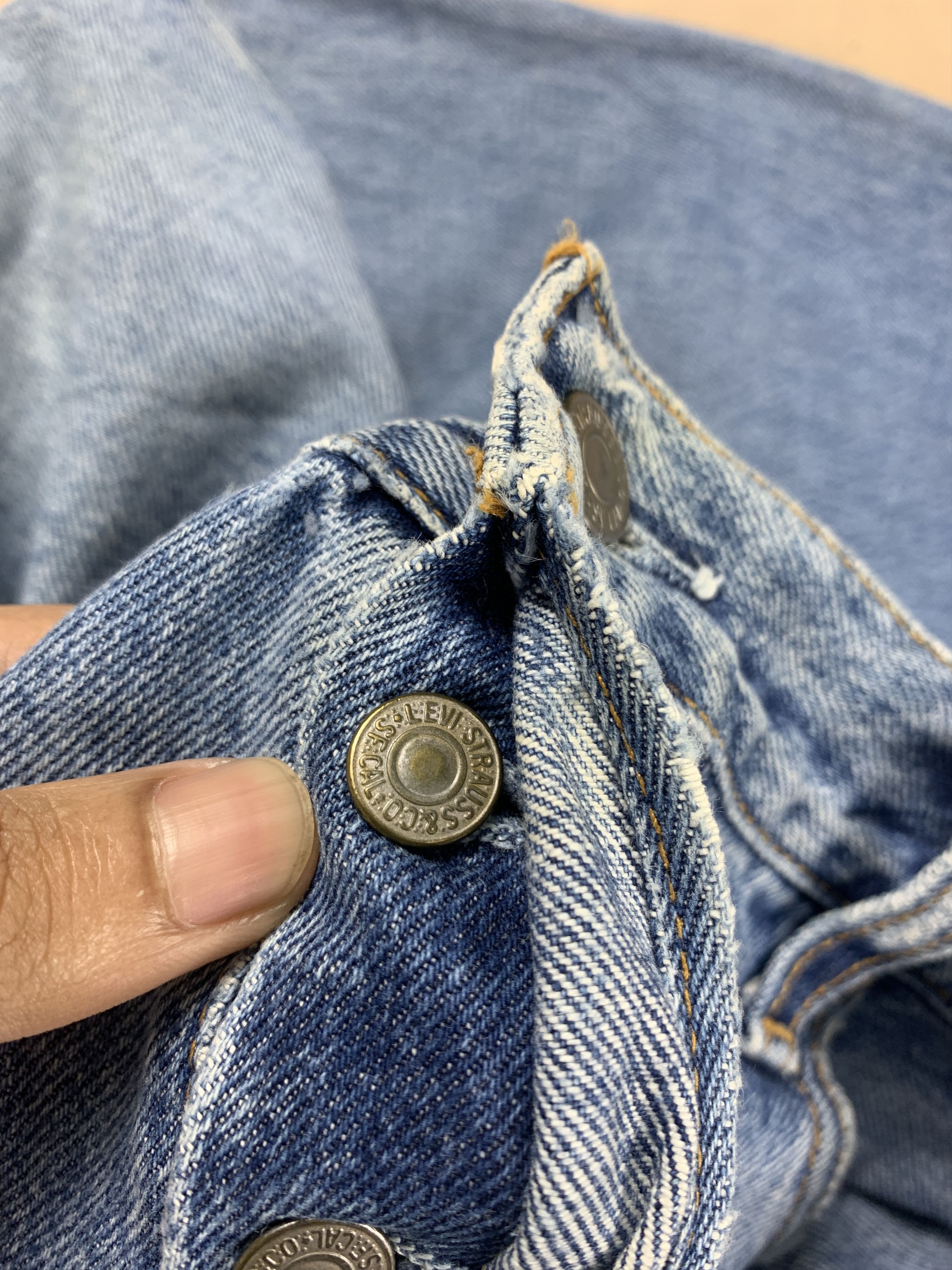 Levi's Vintage 90s LEVI'S 501 Distressed Faded Mid Blue Jeans P0063 Size US 34 / EU 50 - 16 Thumbnail