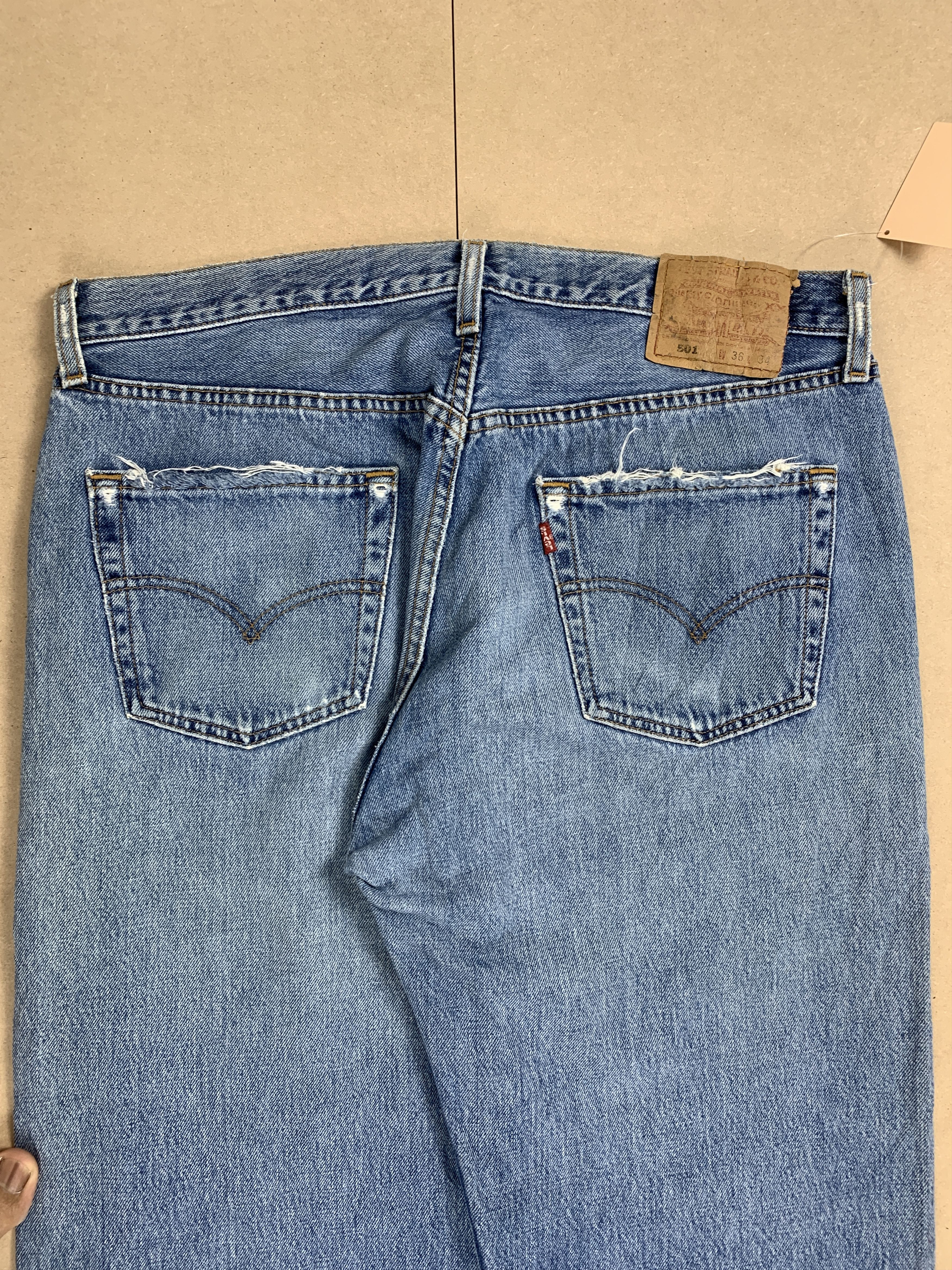 Levi's Vintage 90s LEVI'S 501 Distressed Faded Mid Blue Jeans P0063 Size US 34 / EU 50 - 10 Thumbnail