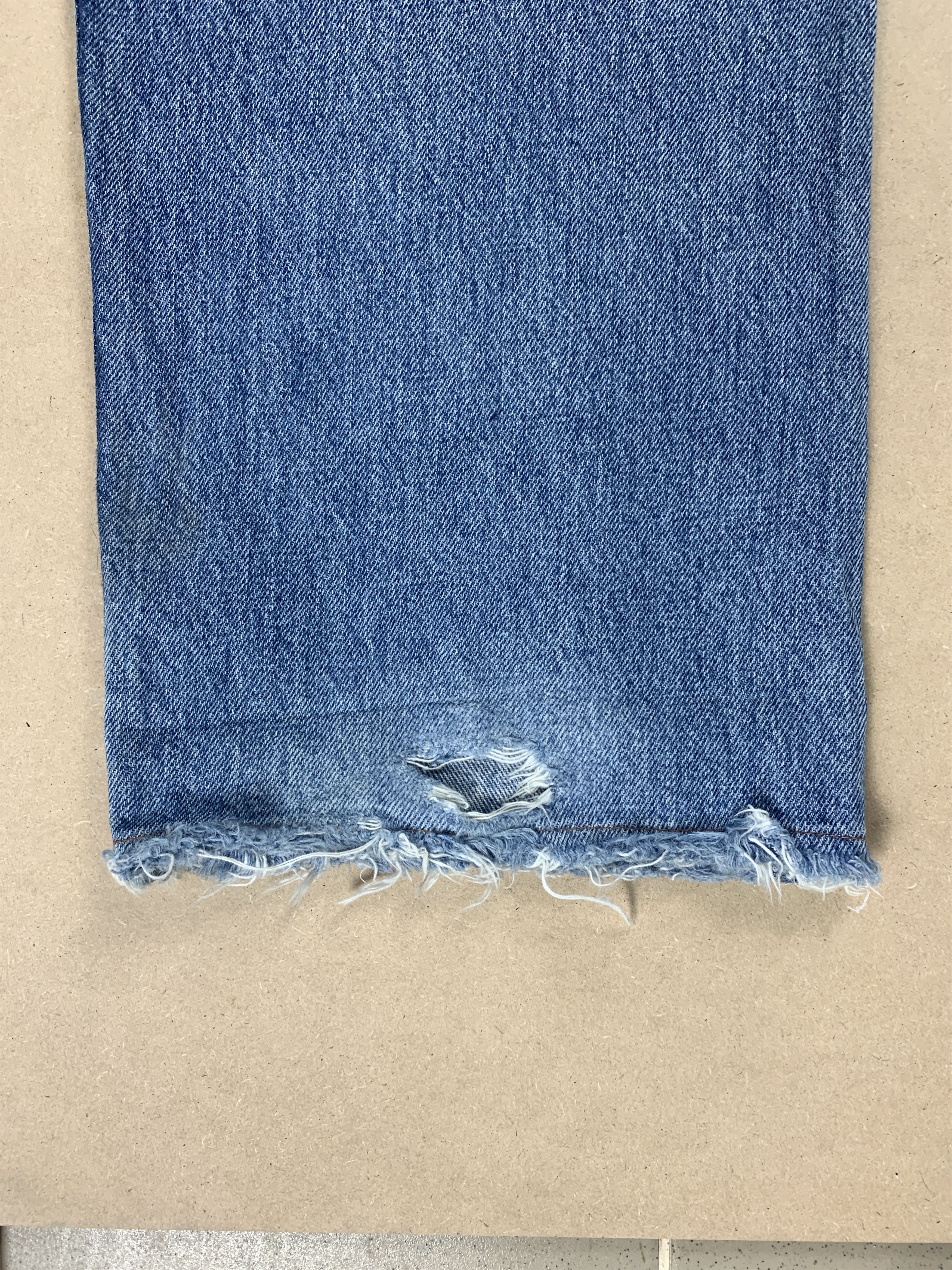 Levi's Vintage 90s LEVI'S 501 Distressed Faded Mid Blue Jeans P0063 Size US 34 / EU 50 - 11 Thumbnail