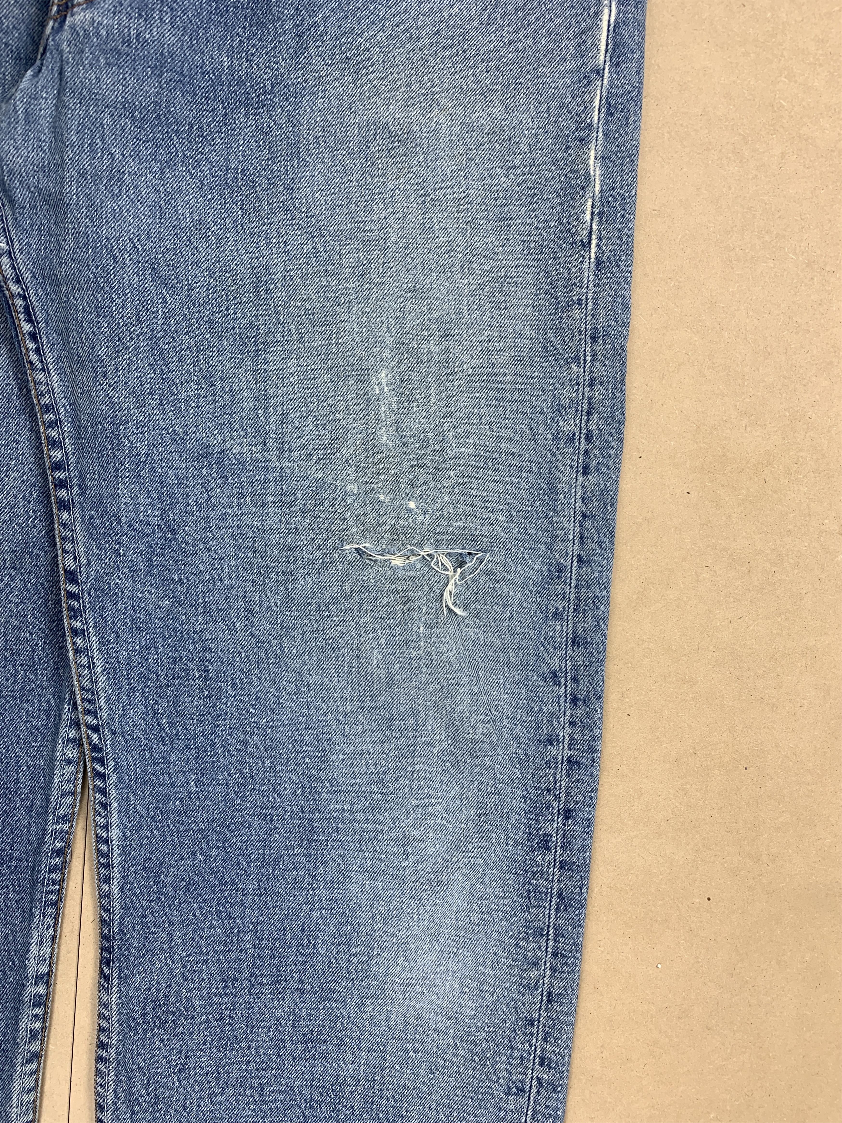 Levi's Vintage 90s LEVI'S 501 Distressed Faded Mid Blue Jeans P0063 Size US 34 / EU 50 - 8 Thumbnail