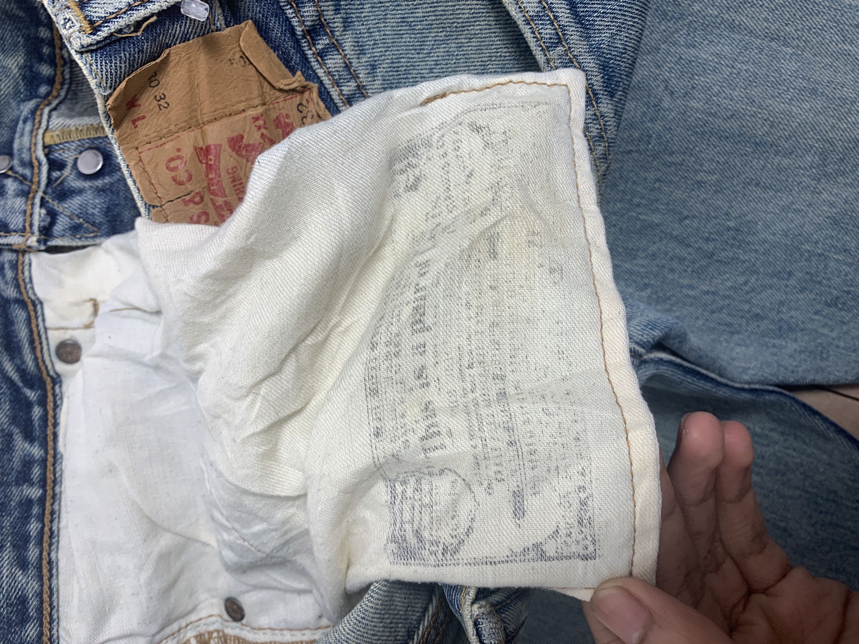 Levi's Vintage Levis 501 Straight Cut Faded Mid Wash Jeans P0333 Size US 30 / EU 46 - 9 Thumbnail