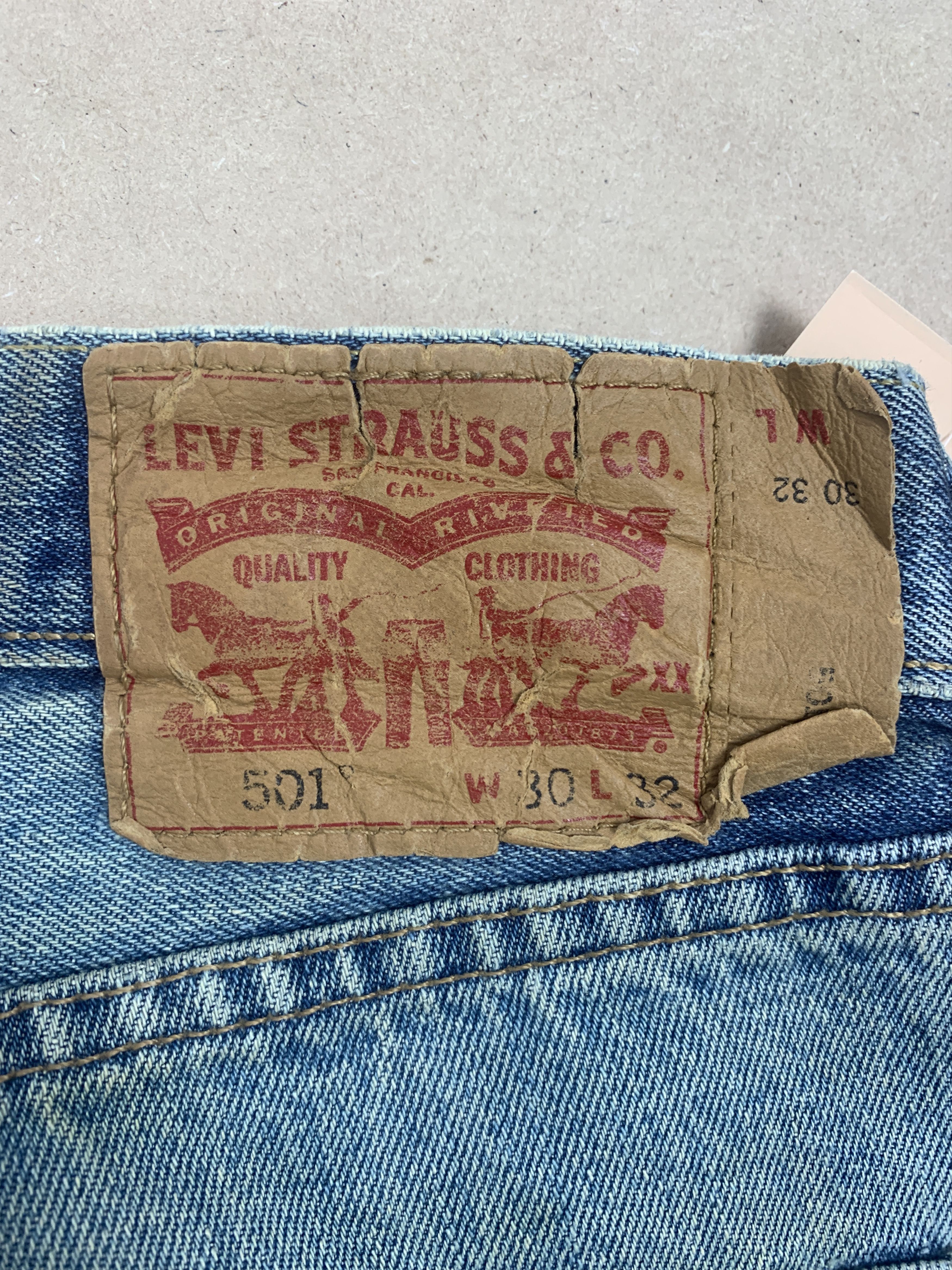 Levi's Vintage Levis 501 Straight Cut Faded Mid Wash Jeans P0333 Size US 30 / EU 46 - 7 Thumbnail