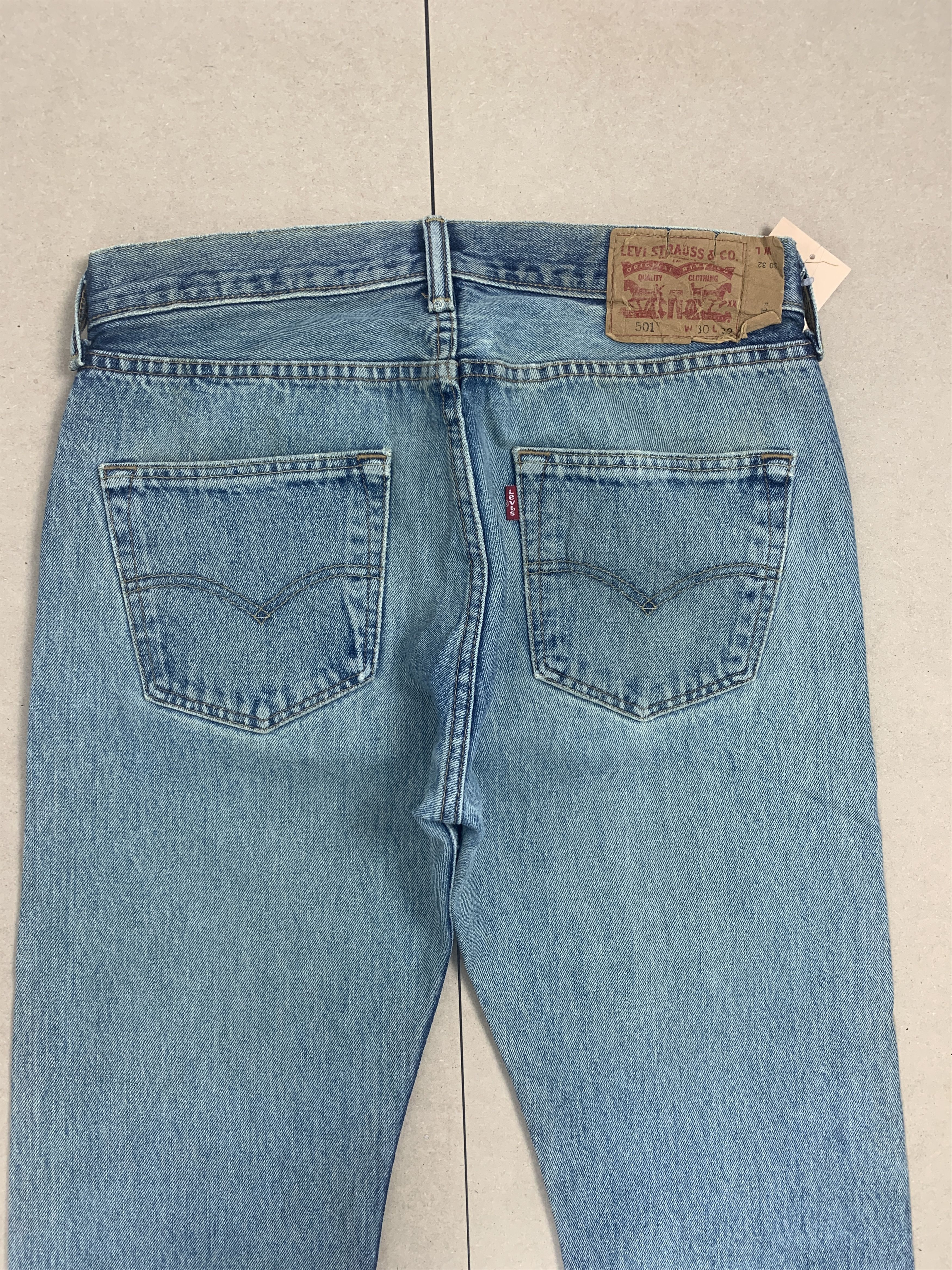 Levi's Vintage Levis 501 Straight Cut Faded Mid Wash Jeans P0333 Size US 30 / EU 46 - 6 Thumbnail