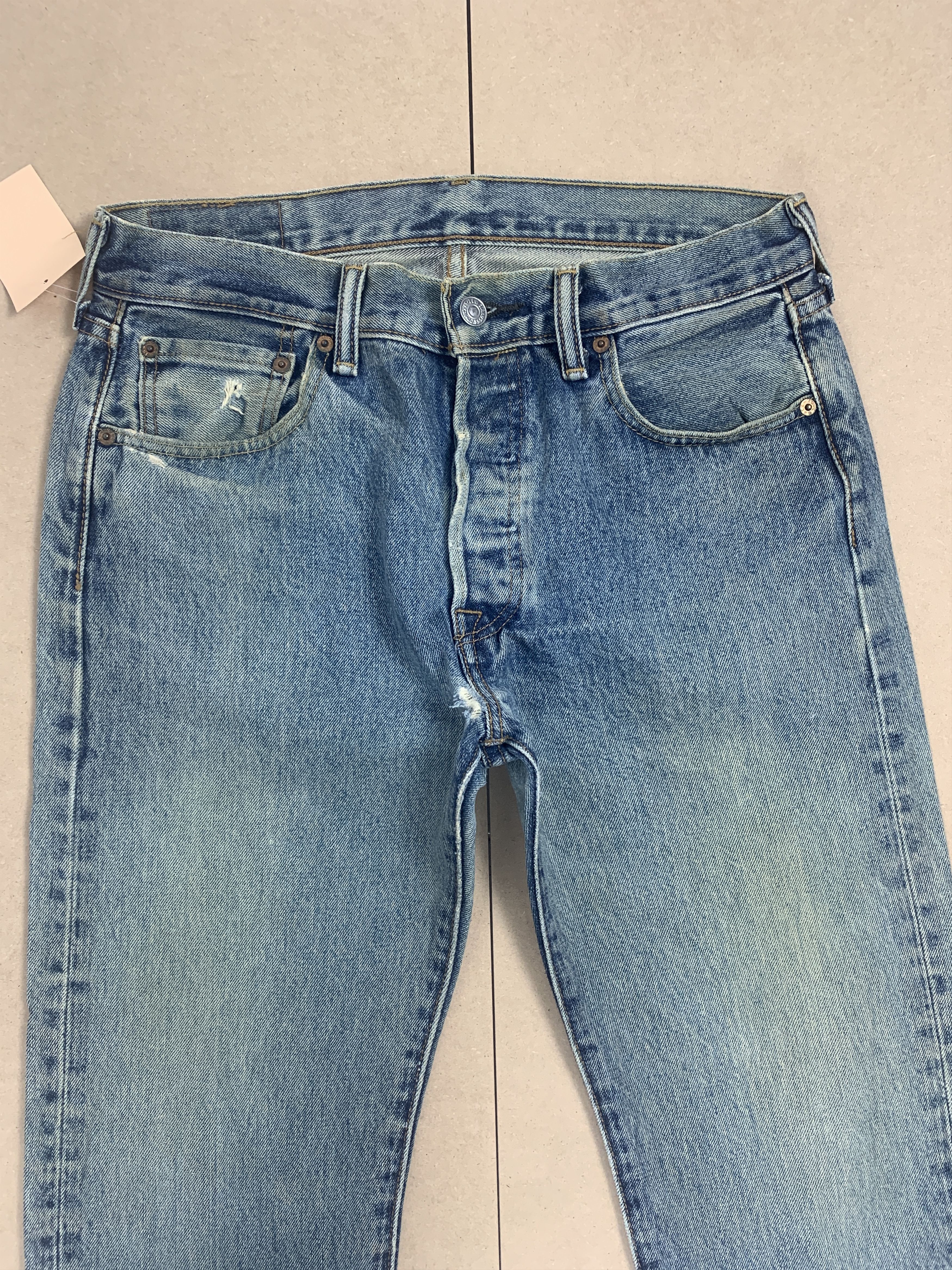 Levi's Vintage Levis 501 Straight Cut Faded Mid Wash Jeans P0333 Size US 30 / EU 46 - 2 Thumbnail
