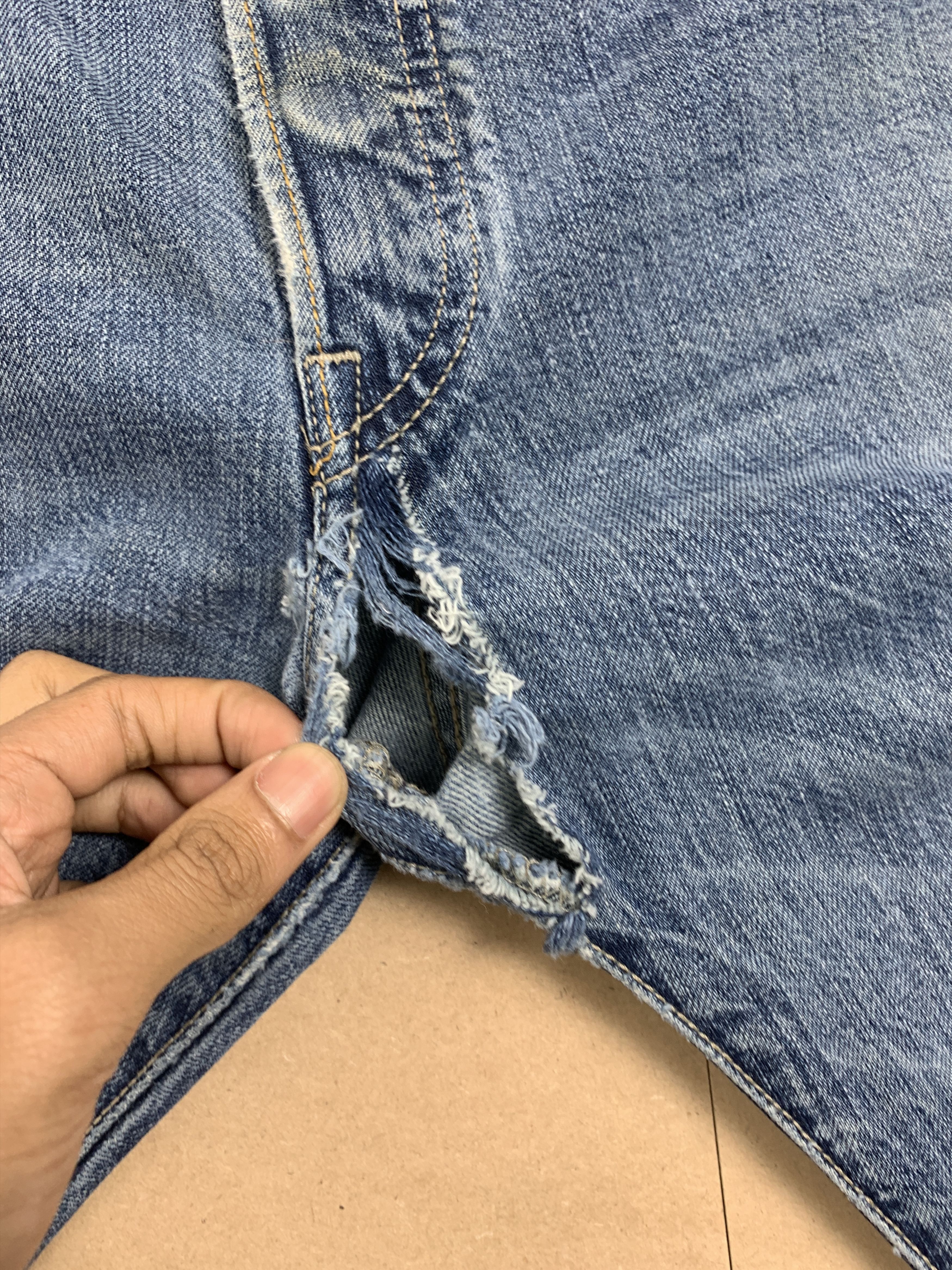 Levi's Vintage 90s Levis 501 Straight Cut Distressed Jeans P0260 Size US 34 / EU 50 - 7 Thumbnail