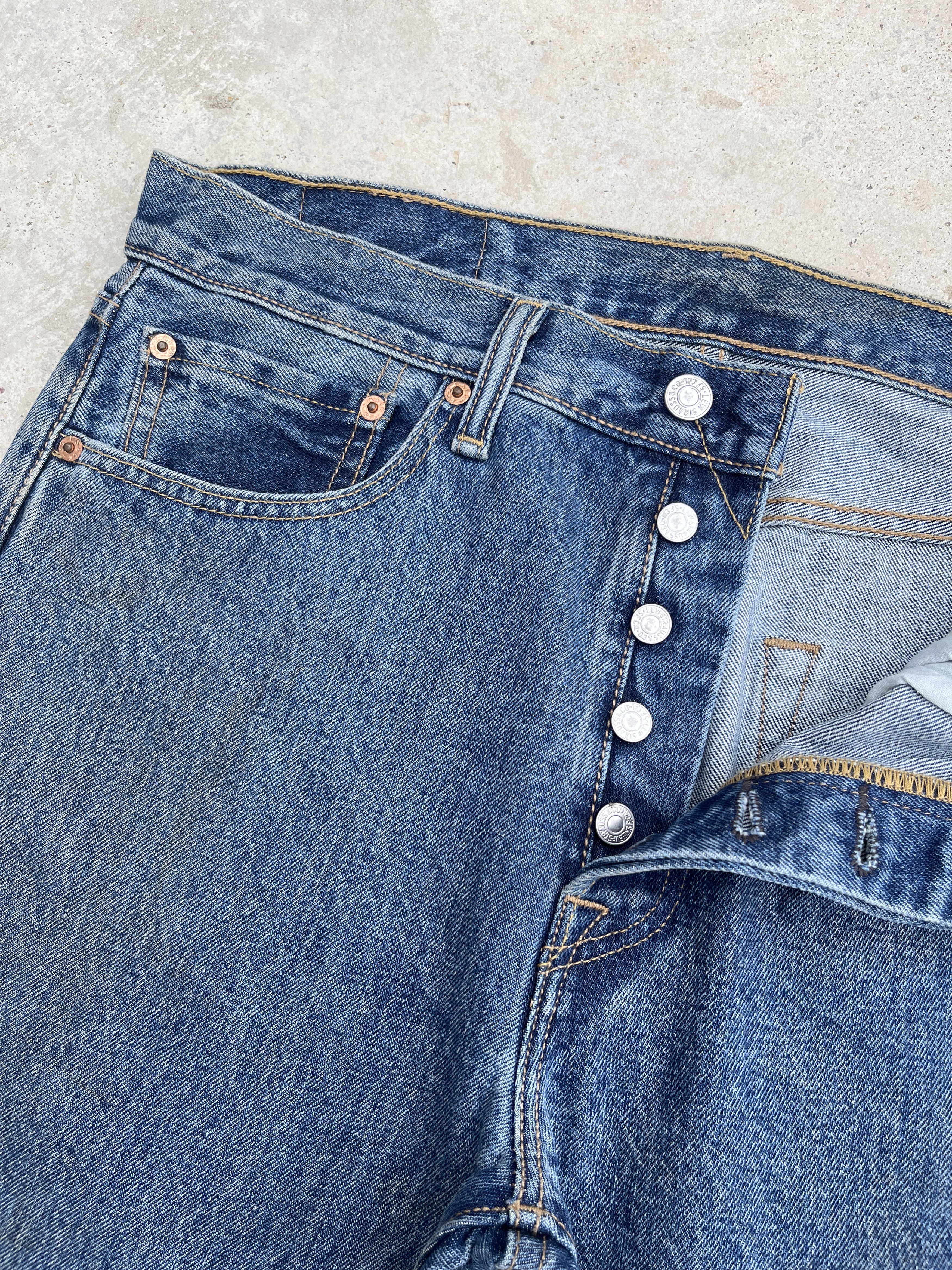 Levi's Vintage Levis 501 Distressed Jeans - J262 Size US 34 / EU 50 - 5 Thumbnail