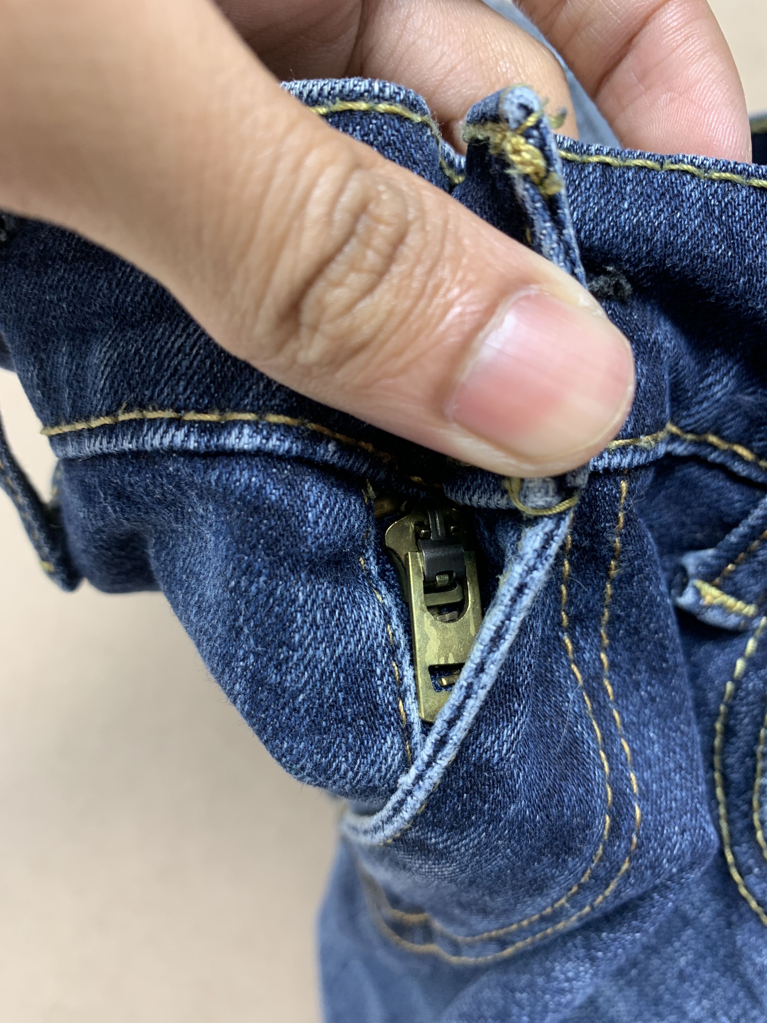 Levi's Vintage Levis 541 Straight Cut Faded Blue Jeans Size US 33 - 19 Thumbnail