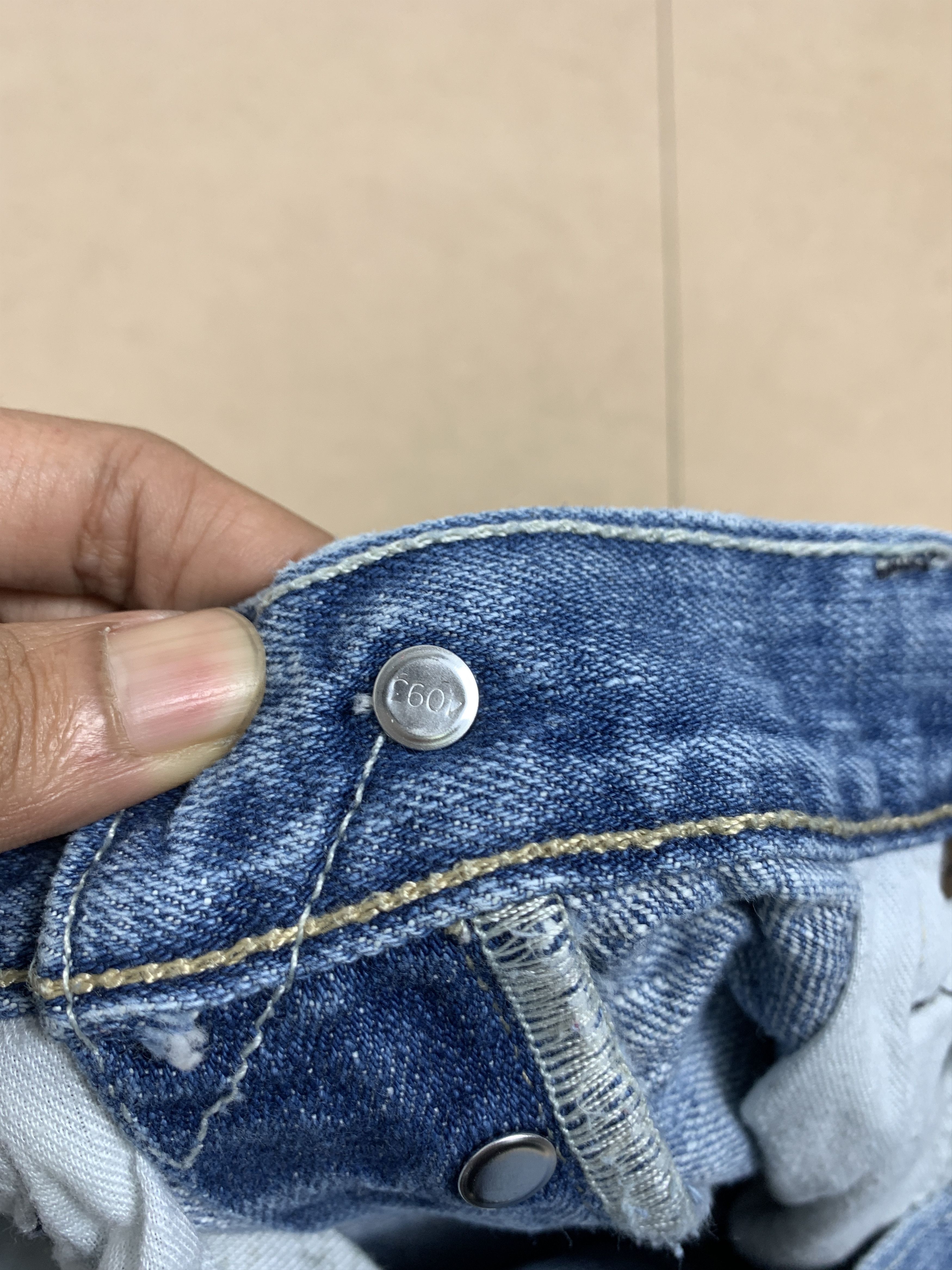 Levi's Vintage Levis 501 90s Straight Cut Faded Jeans P0349 Size US 31 - 14 Thumbnail