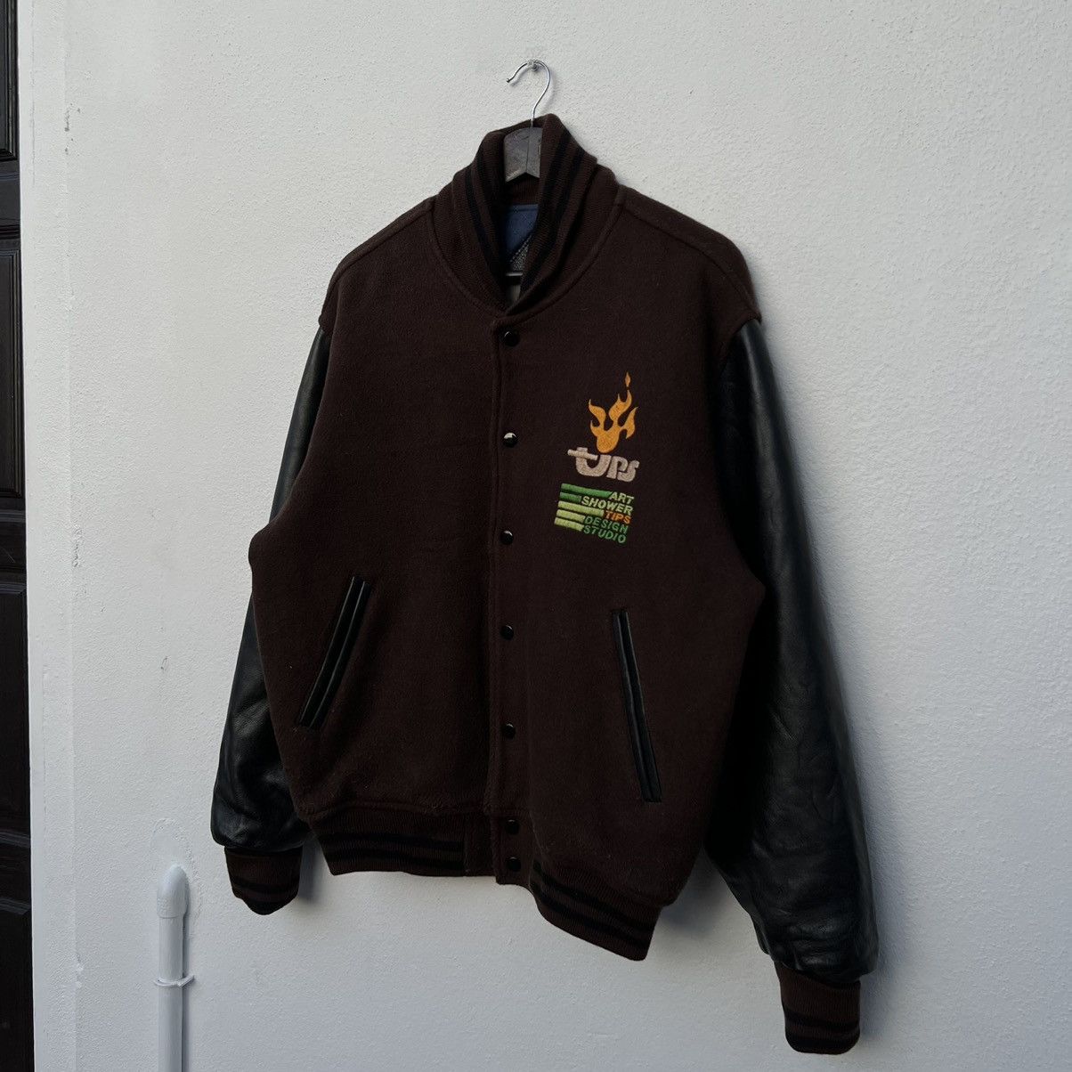 Japanese Brand JANNU MEJIRO TOKYO VARSITY JACKET LEATHER HANDLING BIG LOGO Size US L / EU 52-54 / 3 - 3 Thumbnail