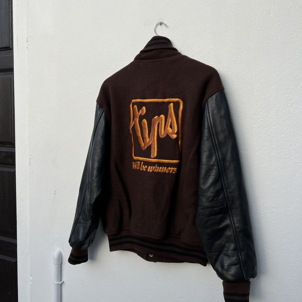 Japanese Brand JANNU MEJIRO TOKYO VARSITY JACKET LEATHER HANDLING BIG LOGO Size US L / EU 52-54 / 3 - 8 Thumbnail