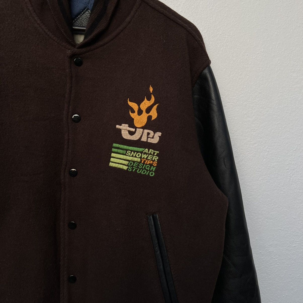 Japanese Brand JANNU MEJIRO TOKYO VARSITY JACKET LEATHER HANDLING BIG LOGO Size US L / EU 52-54 / 3 - 5 Thumbnail