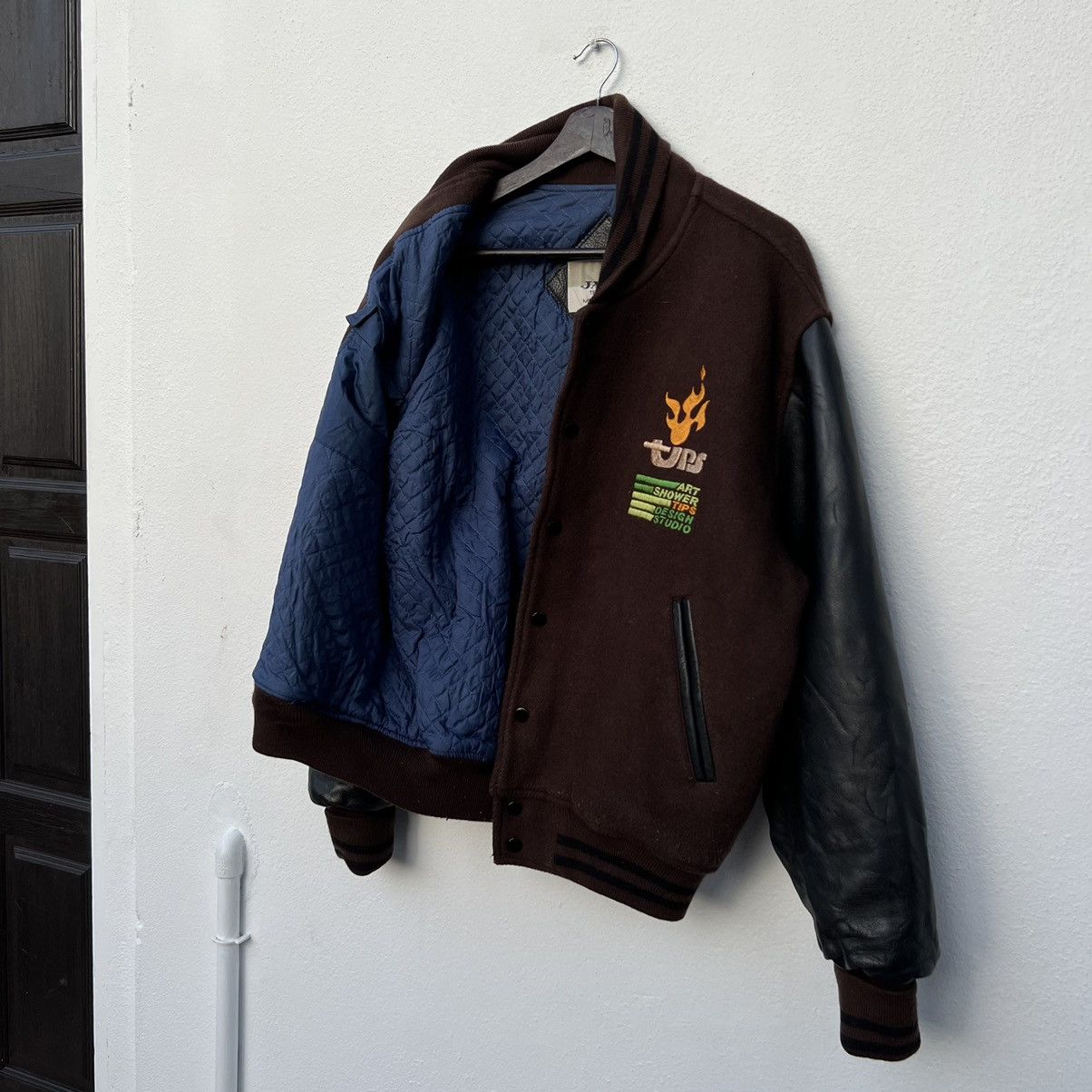 Japanese Brand JANNU MEJIRO TOKYO VARSITY JACKET LEATHER HANDLING BIG LOGO Size US L / EU 52-54 / 3 - 12 Thumbnail
