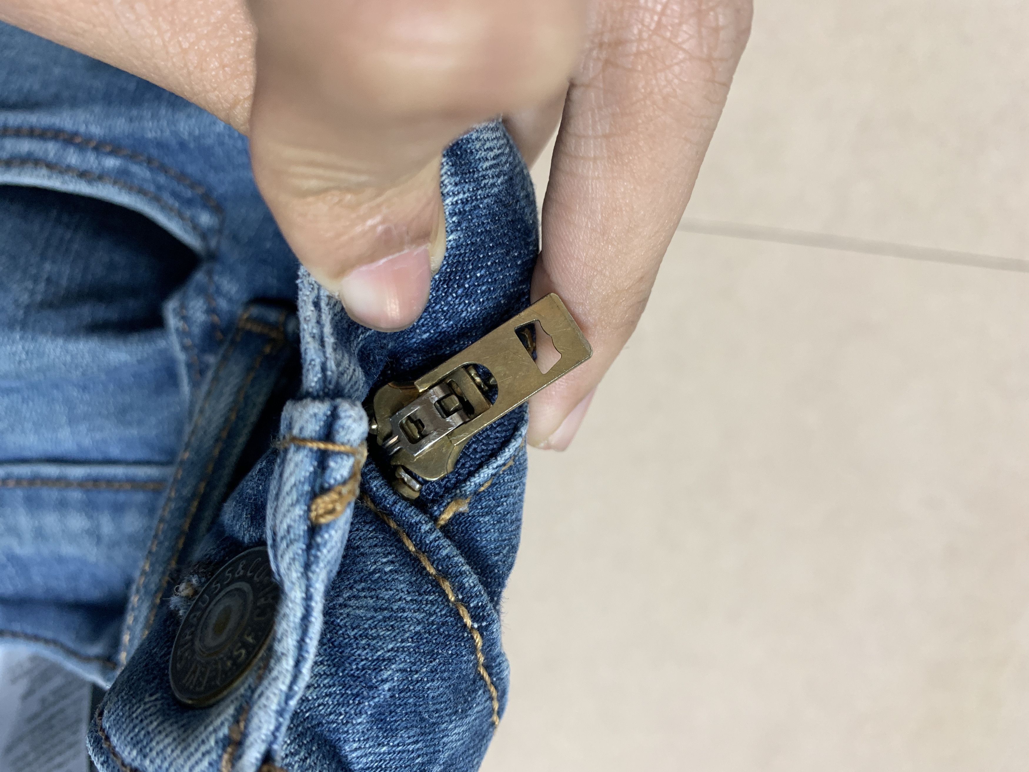 Levi's × Vintage Vintage LEVI'S 541 Distressed Faded Mid Wash Jeans Size US 32 / EU 48 - 19 Thumbnail