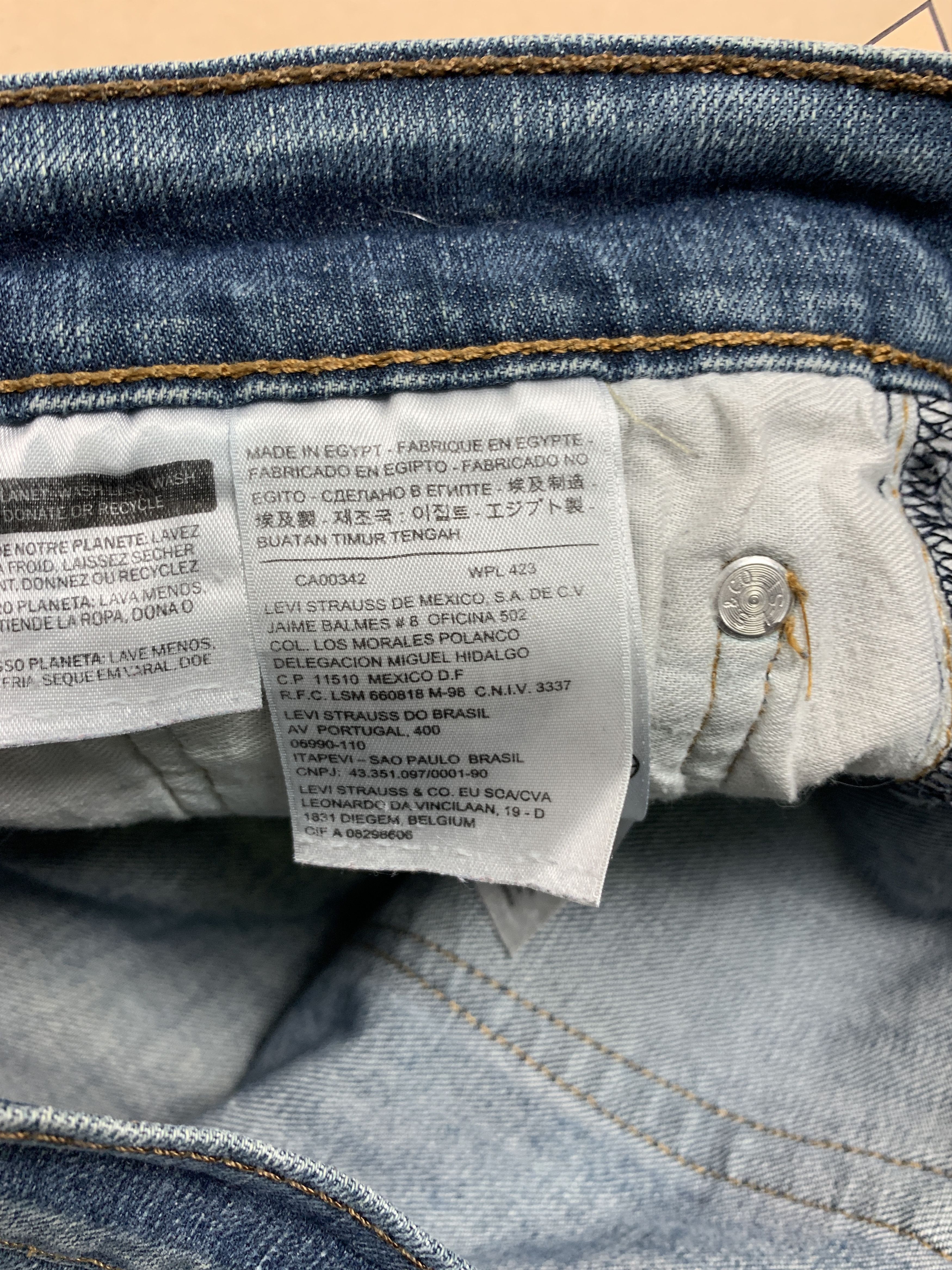 Levi's × Vintage Vintage LEVI'S 541 Distressed Faded Mid Wash Jeans Size US 32 / EU 48 - 11 Thumbnail