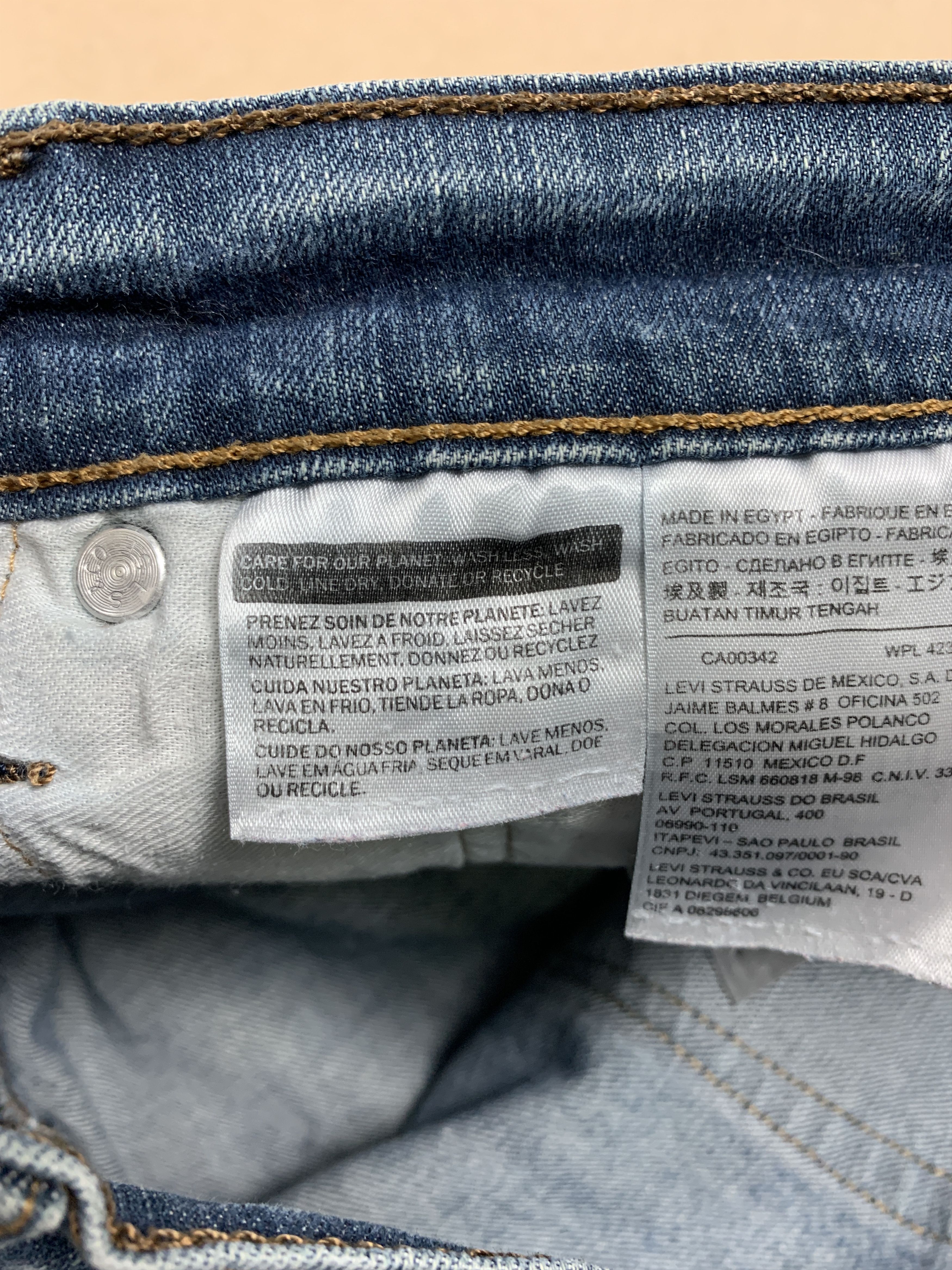 Levi's × Vintage Vintage LEVI'S 541 Distressed Faded Mid Wash Jeans Size US 32 / EU 48 - 10 Thumbnail