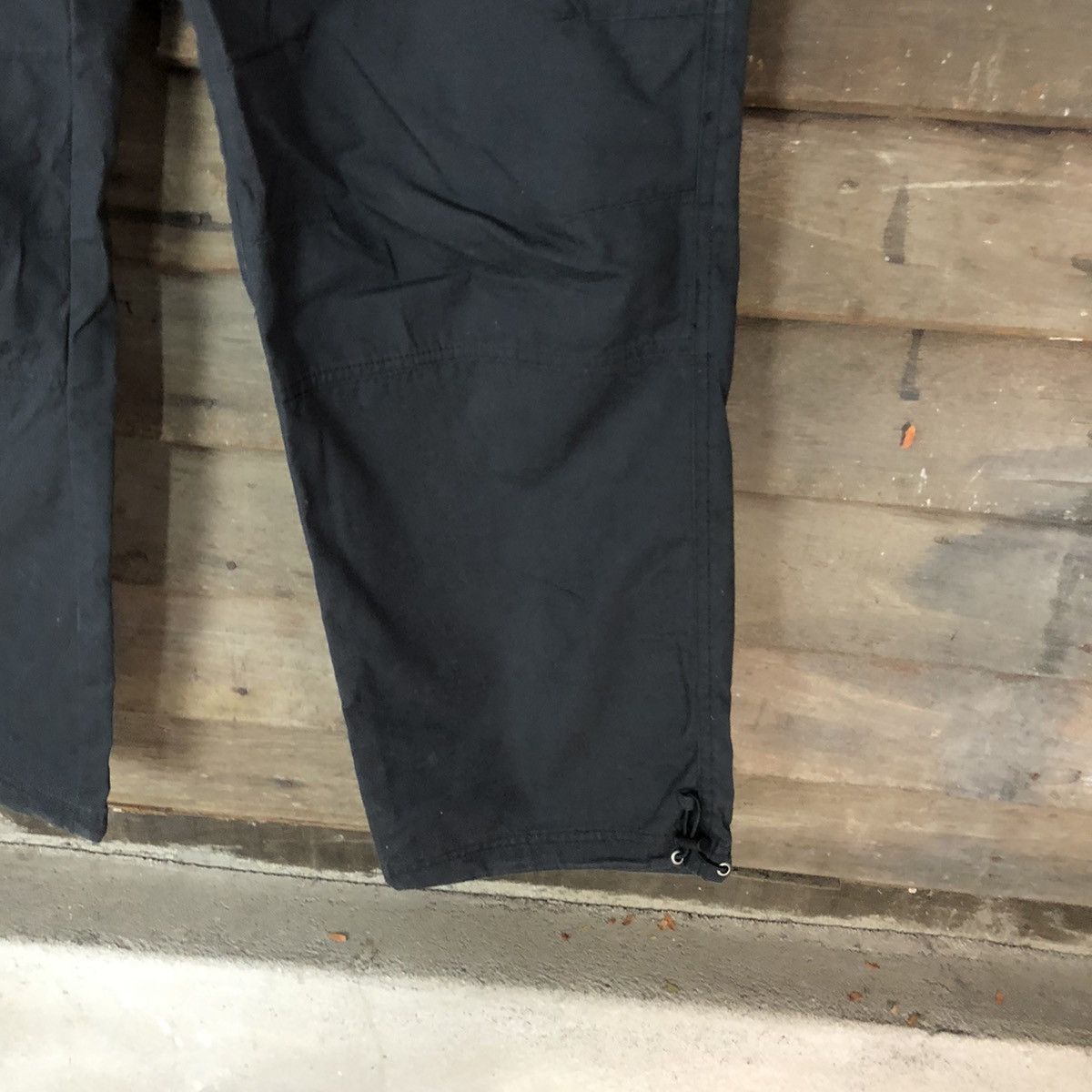 Japanese Brand Japanese Brand Black hiking multipocket Cargo Pants #4496 Size US 33 - 9 Thumbnail