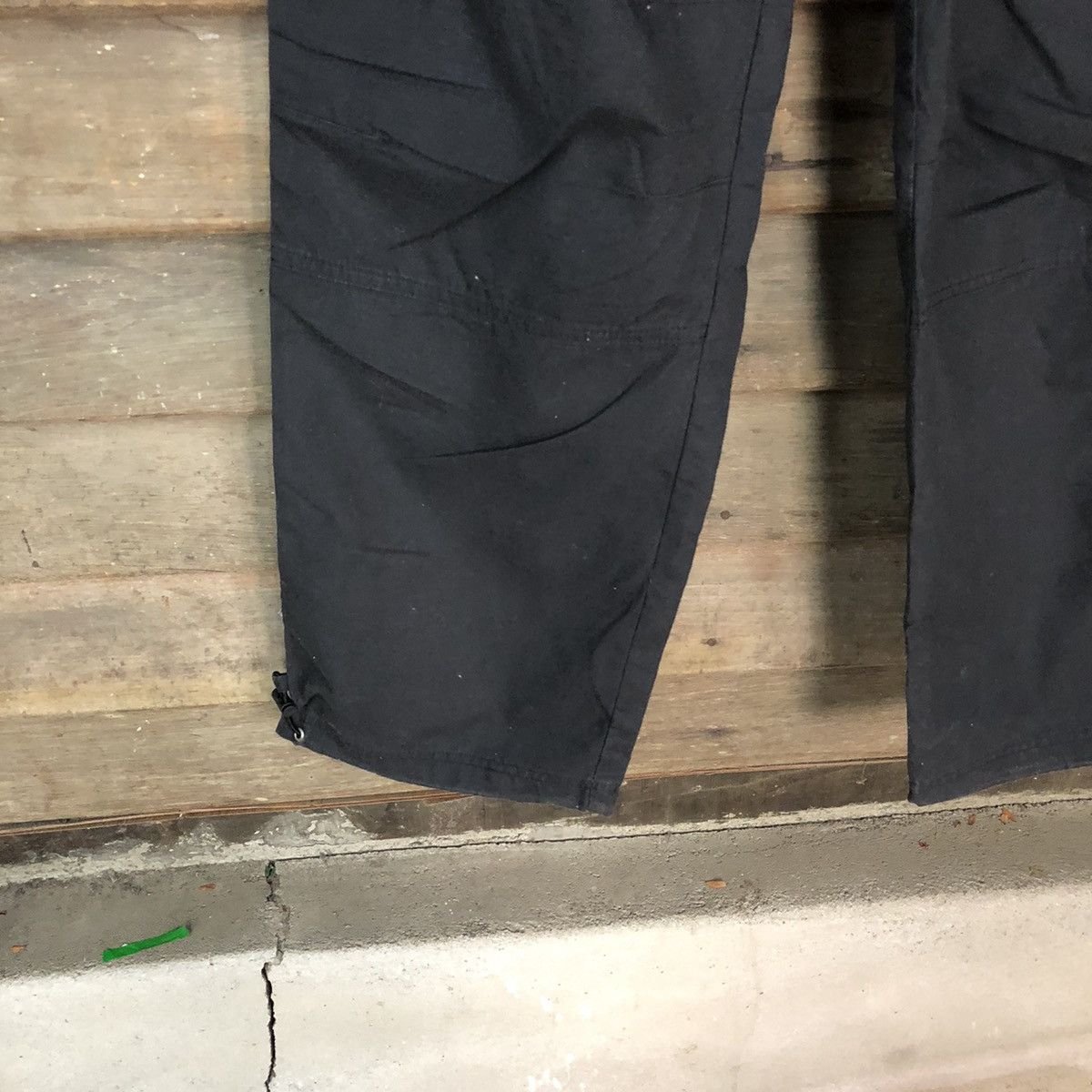 Japanese Brand Japanese Brand Black hiking multipocket Cargo Pants #4496 Size US 33 - 8 Thumbnail