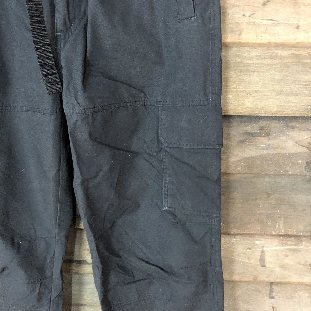 Japanese Brand Japanese Brand Black hiking multipocket Cargo Pants #4496 Size US 33 - 7 Thumbnail