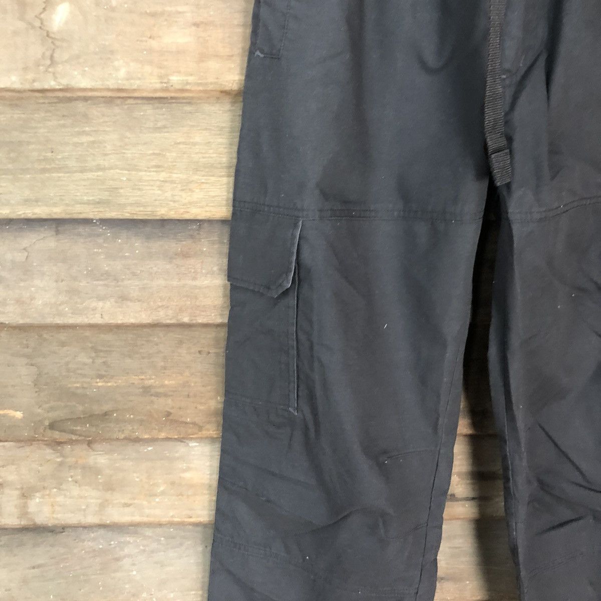 Japanese Brand Japanese Brand Black hiking multipocket Cargo Pants #4496 Size US 33 - 6 Thumbnail