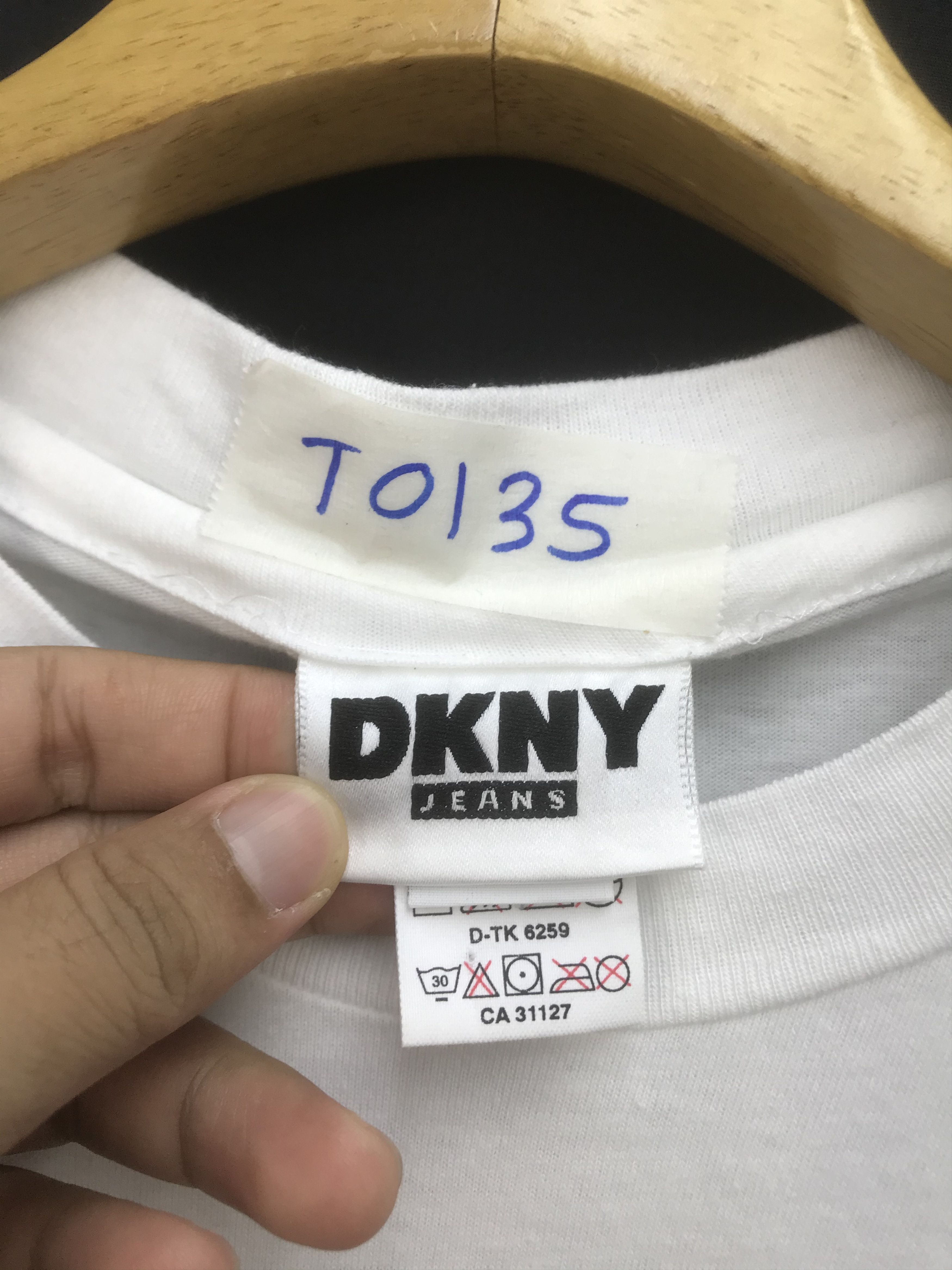 DKNY VINTAGE DKNY NYC SPELLOUT LOGO TEES Size US XL / EU 56 / 4 - 3 Thumbnail