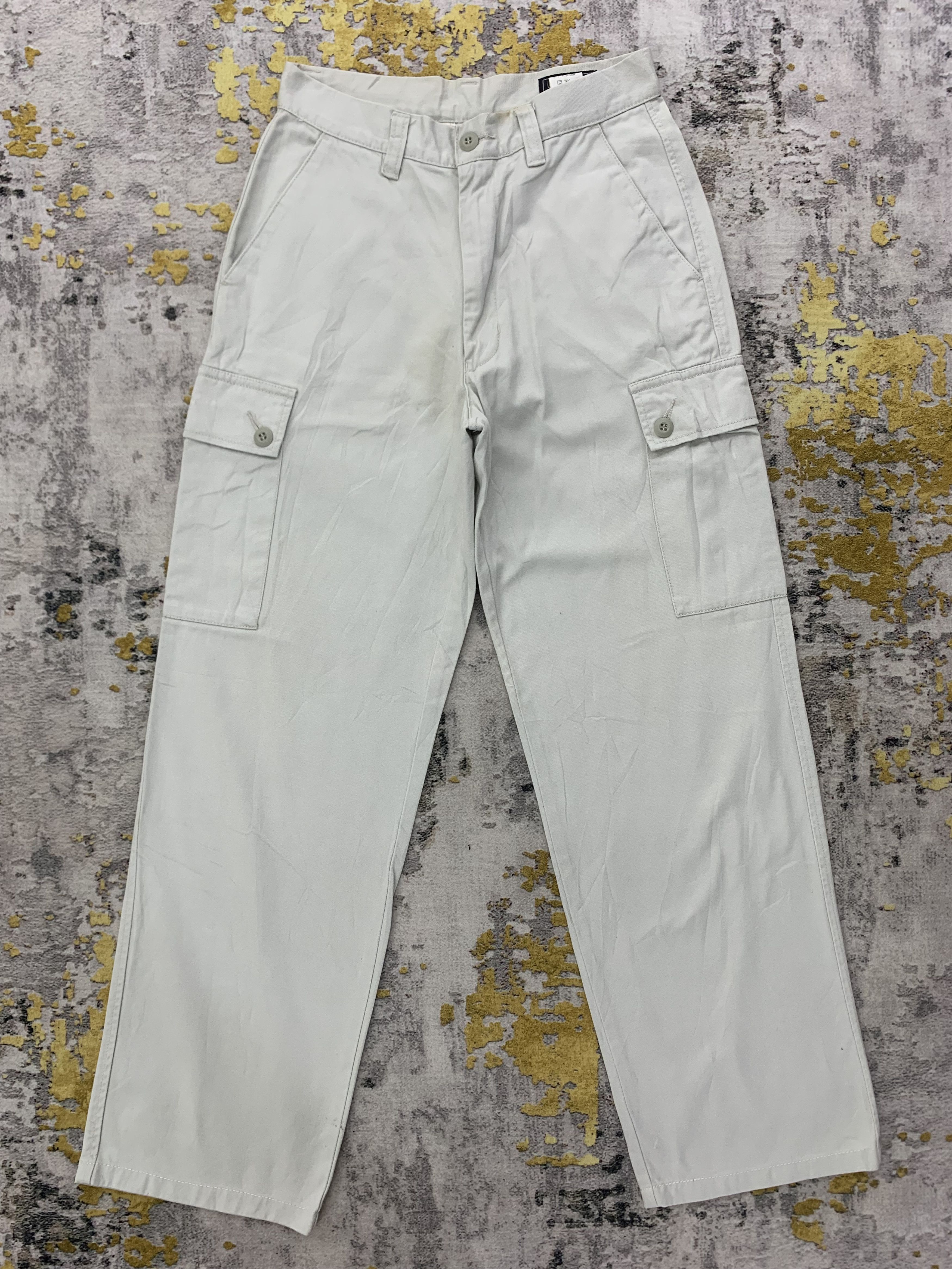 image of Uniqlo Cargo Pants Size 24 in White, Women's