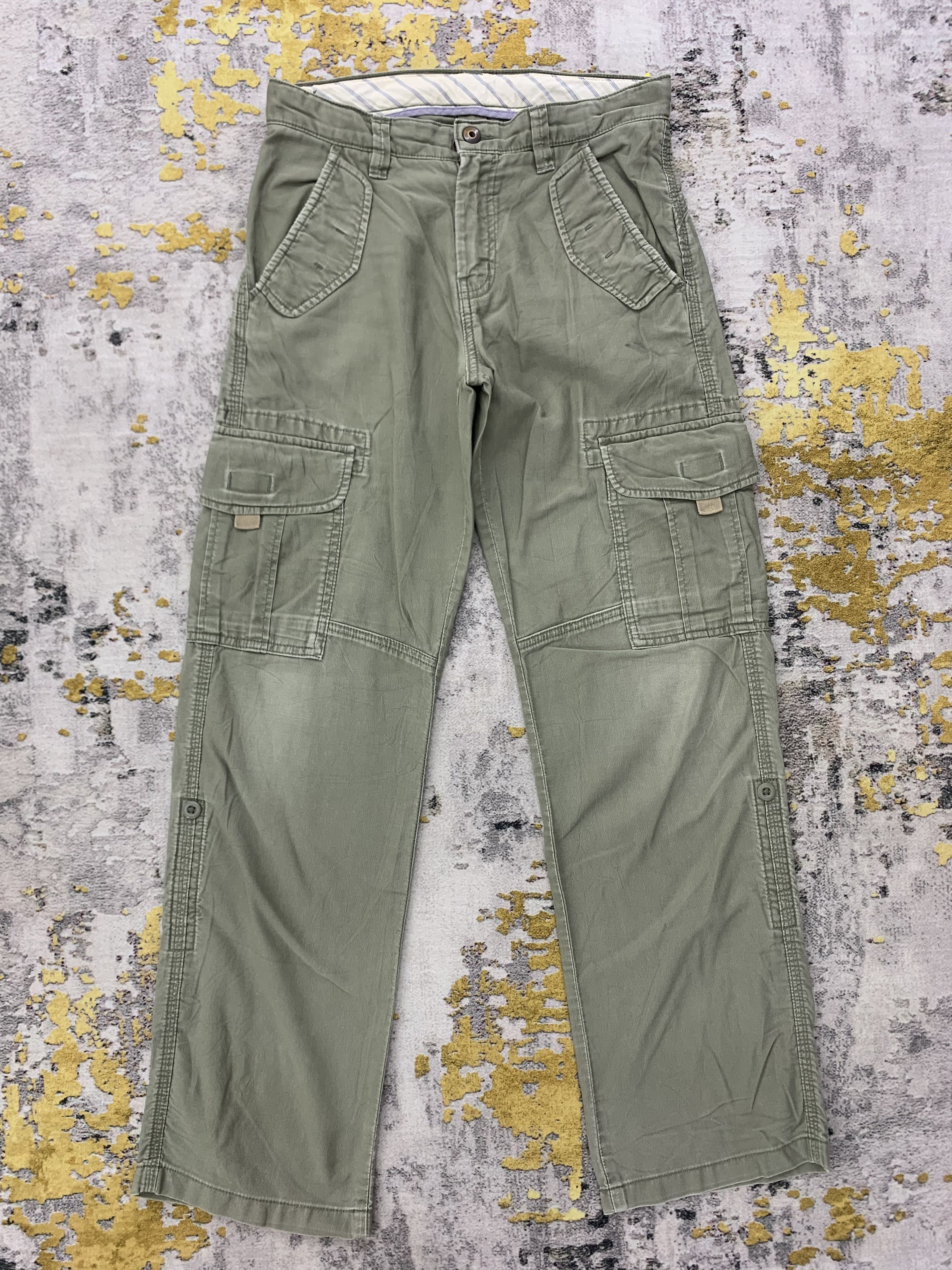 image of Uniqlo Cargo Pants Size 26 in Green, Women's