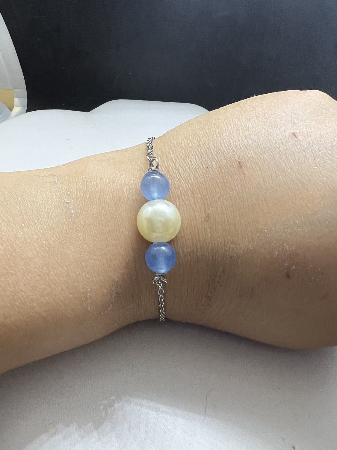 Handmade White pearl bead chain bracelet with Crystal beads Size ONE SIZE - 4 Thumbnail