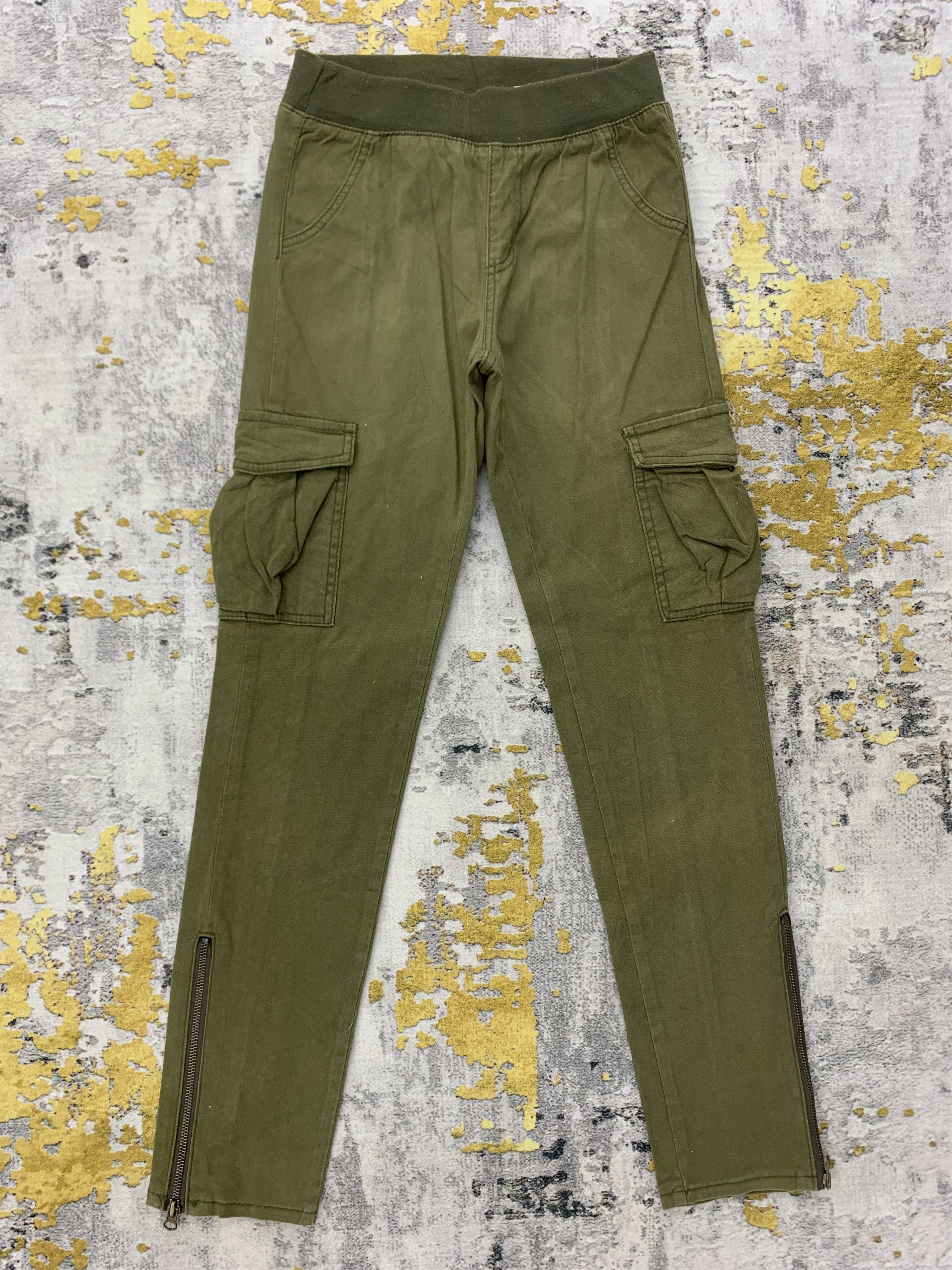 image of Vintage Cargo Pants Size 25/26 in Green, Women's