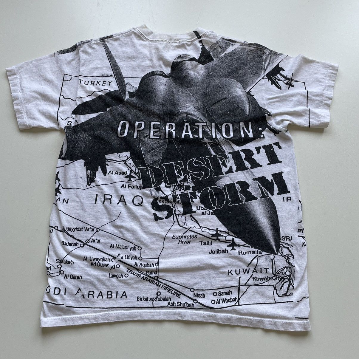 Vintage Vintage 1990s Operation Desert Storm USA AOP T Shirt Medium Size US S / EU 44-46 / 1 - 3 Thumbnail
