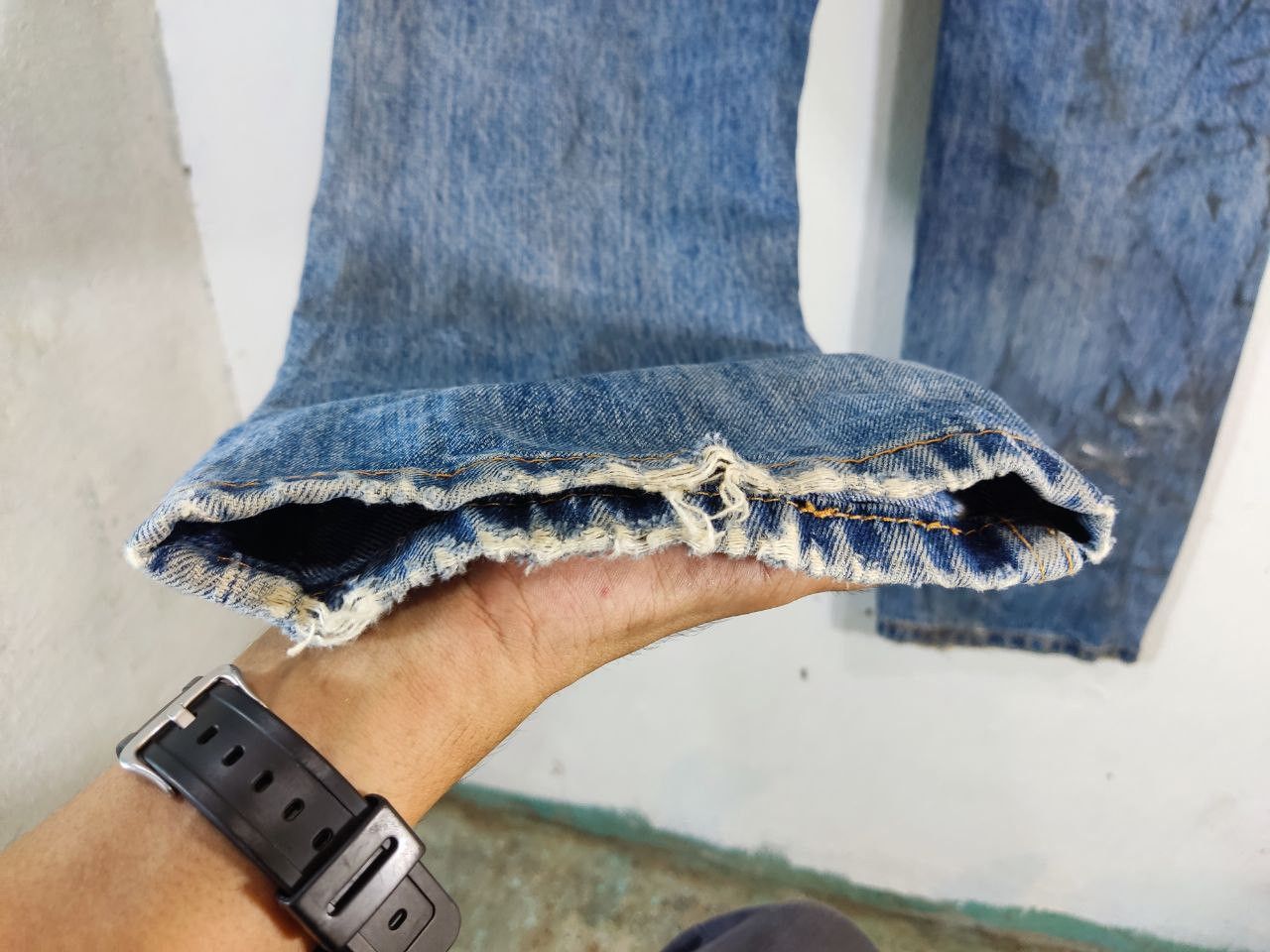 Levi's levis 505 relaxed fit distressed denim Size US 37 - 14 Thumbnail