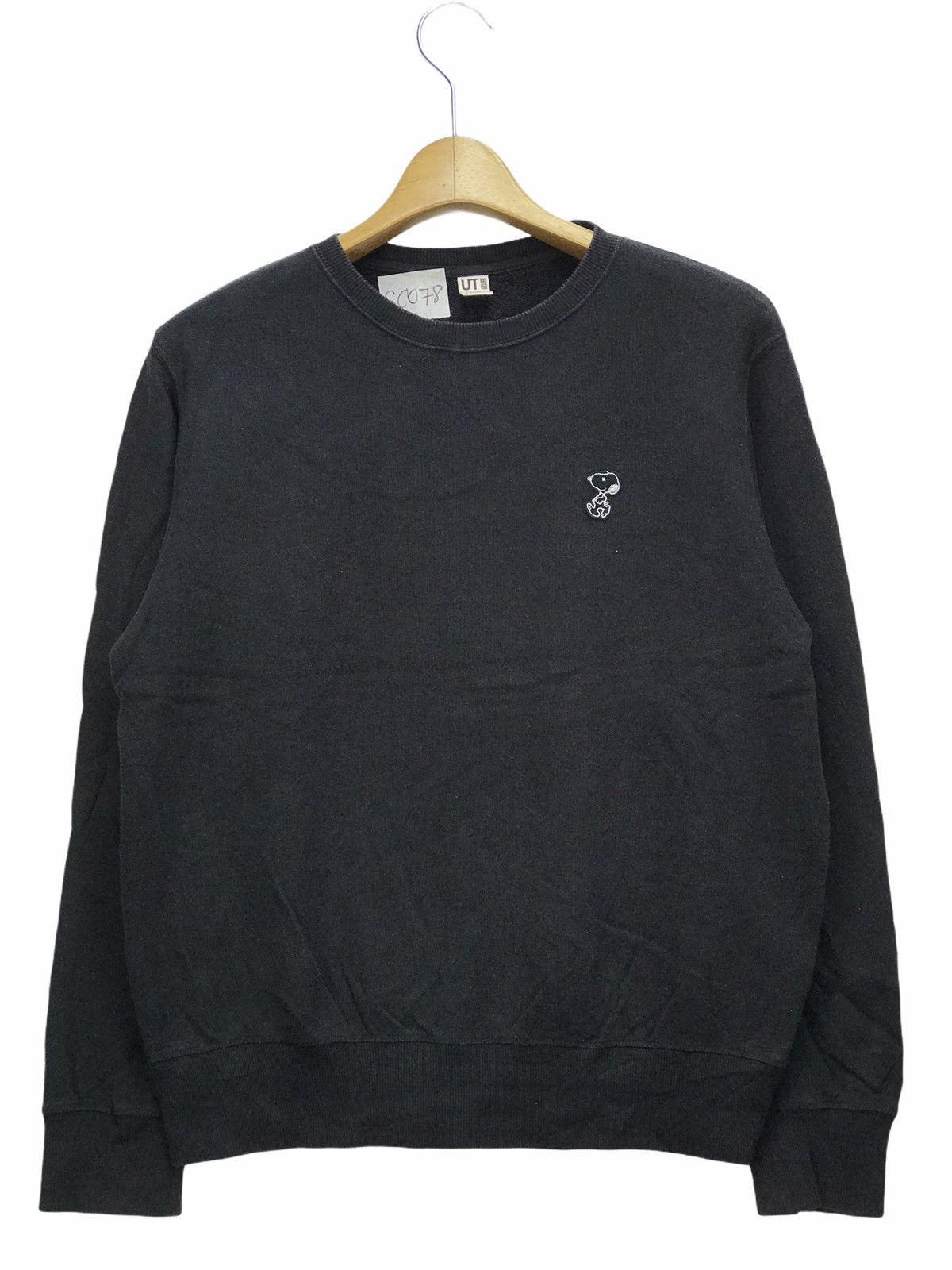 Kaws × Uniqlo Uniqlo X Kaws X Peanuts Snoopy Sweatshirt Size US S / EU 44-46 / 1 - 1 Thumbnail
