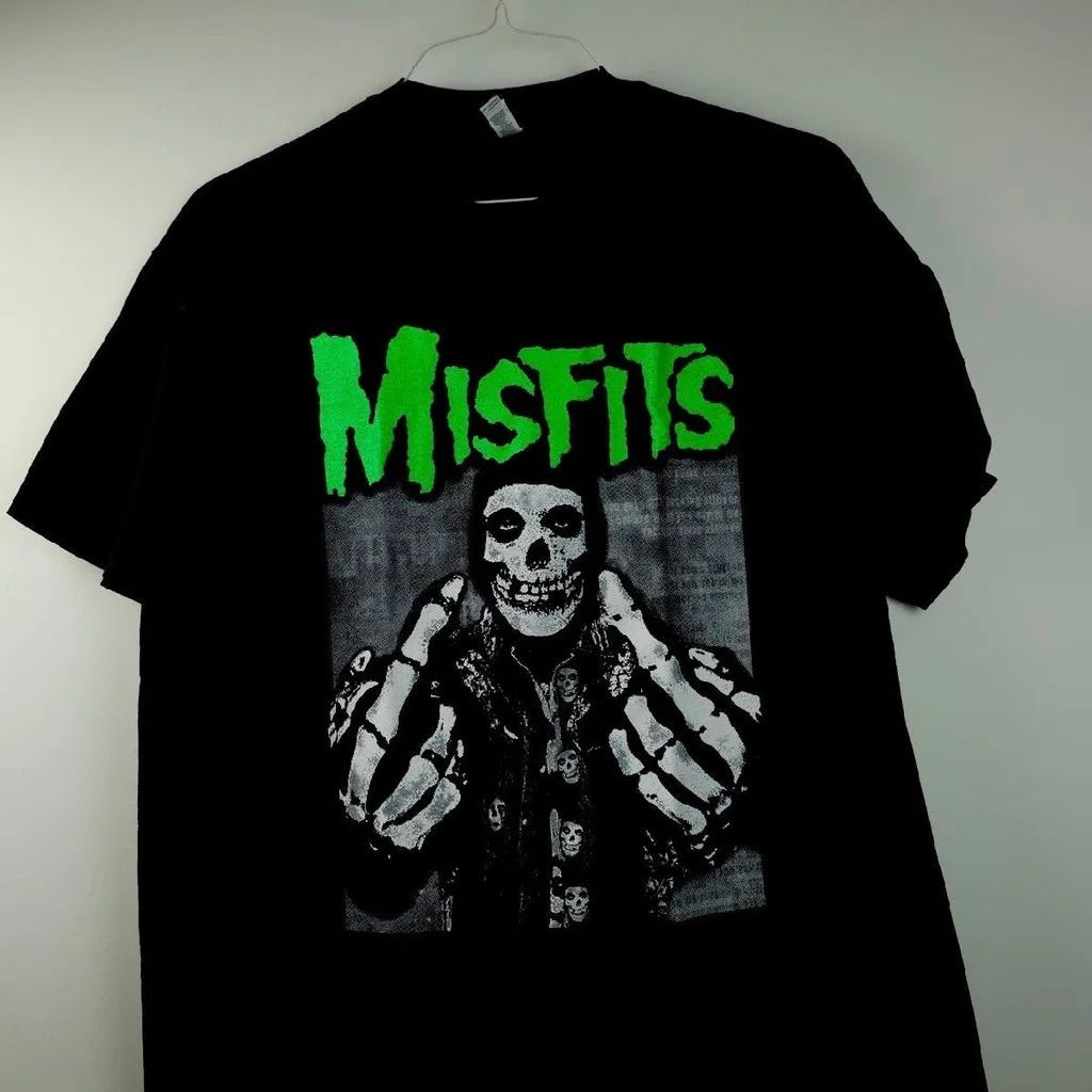 Misfits Middle Fingers Classic Rock Band T-Shirt - Men's Sizes In Black 100% Cotton