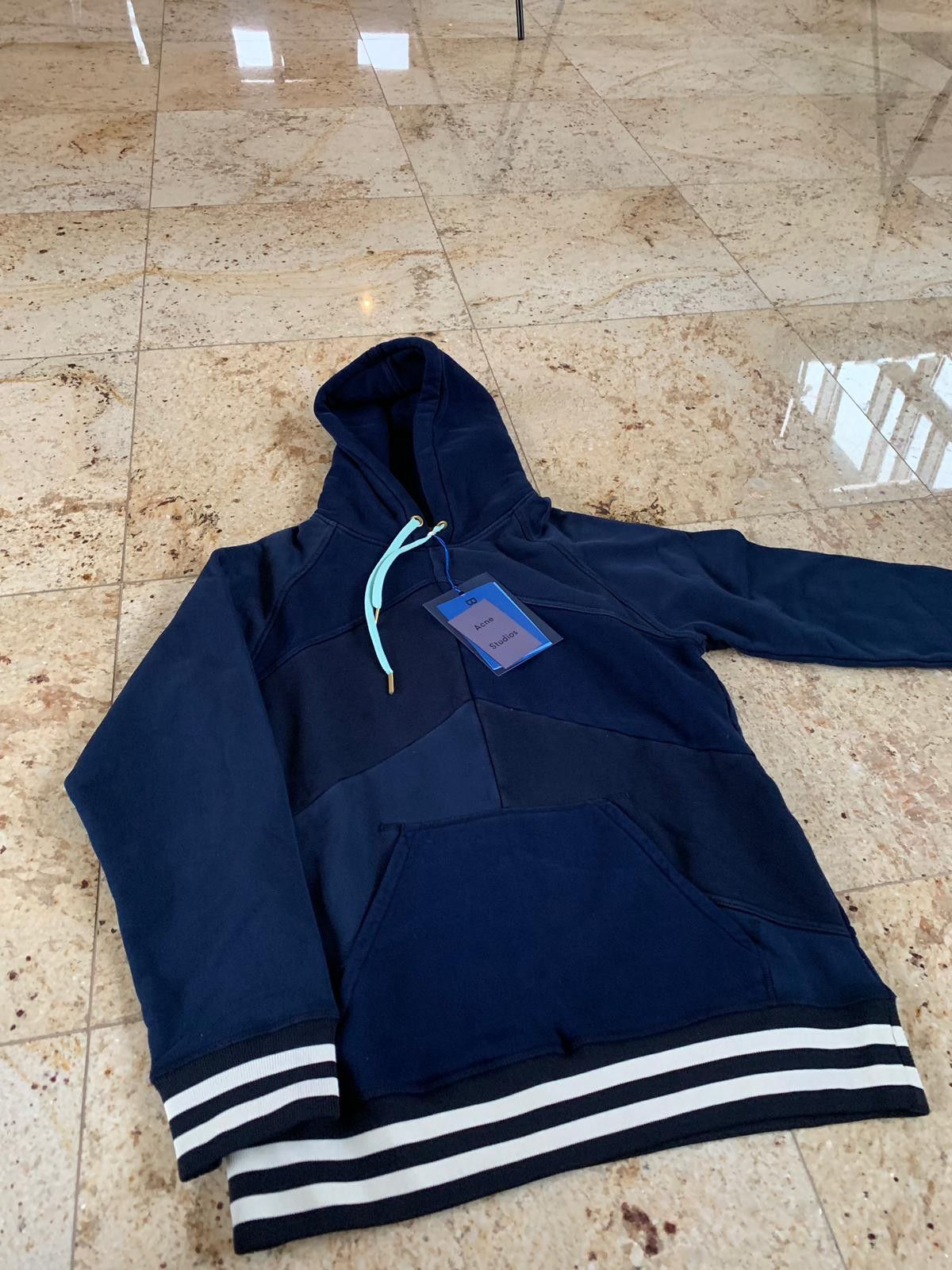 Acne Studios Pullover Patch Hoodie in Navy Size US XS / EU 42 / 0 - 10 Thumbnail