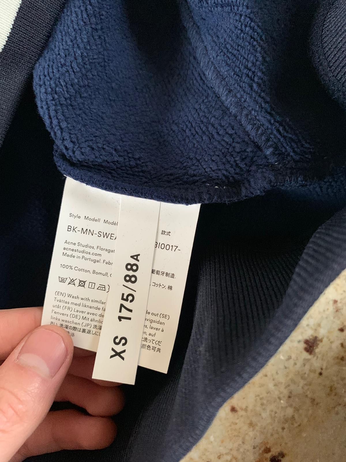 Acne Studios Pullover Patch Hoodie in Navy Size US XS / EU 42 / 0 - 13 Thumbnail