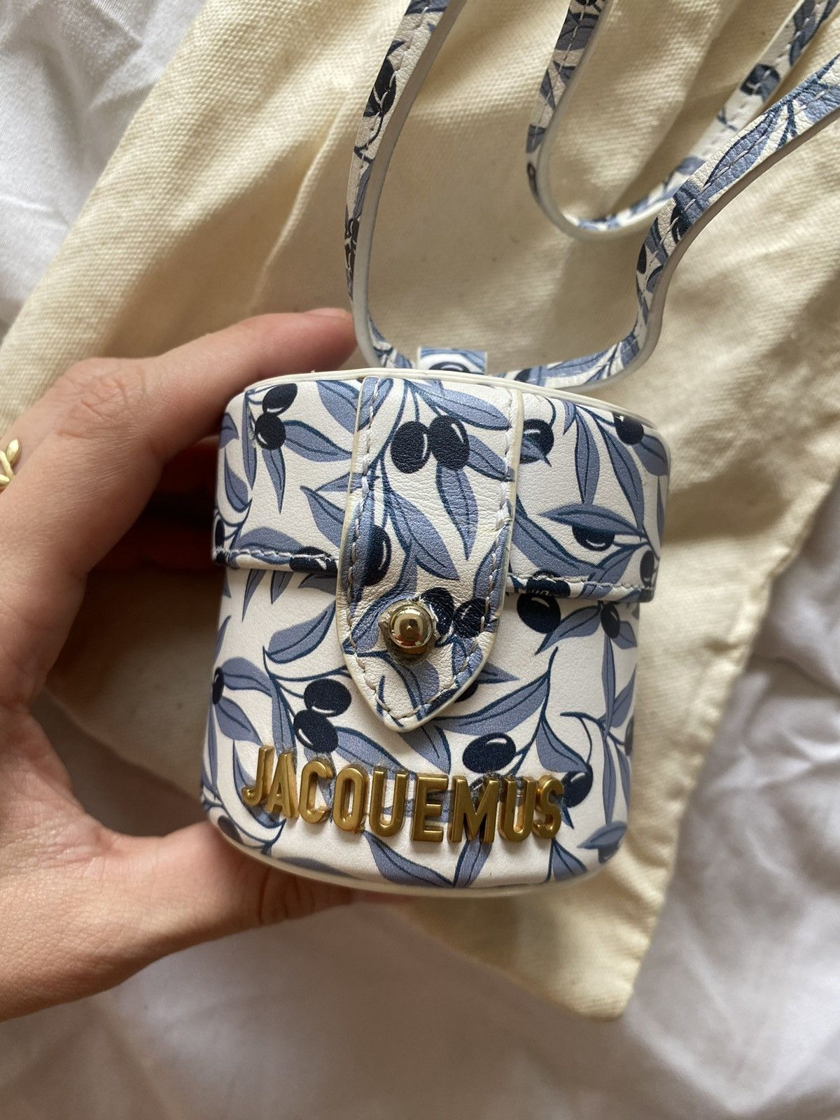 image of Jacquemus Le Vanity Leather Crossbody Bag in White, Women's