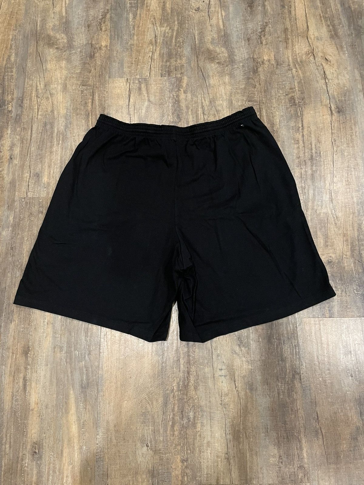 No Vacancy Inn RARE Vlone x No Vacancy Inn Champion Logo Shorts Size US 34 / EU 50 - 4 Thumbnail