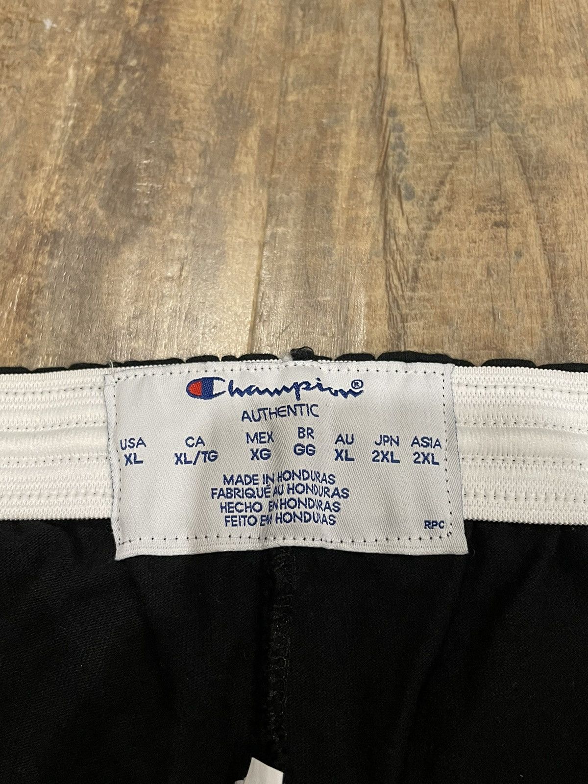 No Vacancy Inn RARE Vlone x No Vacancy Inn Champion Logo Shorts Size US 34 / EU 50 - 5 Thumbnail