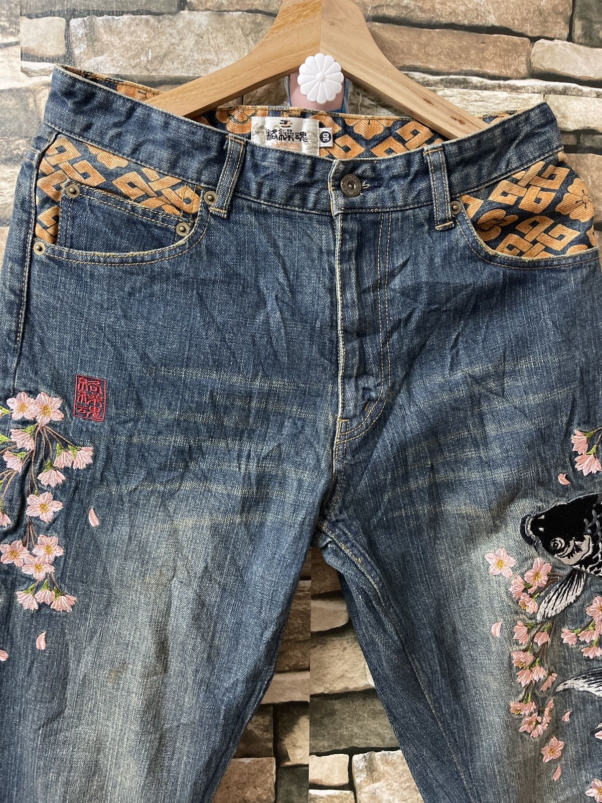 Karakuri Tamashii VINTAGE KARAKURI TAMASHI EMBROIDERY FISH KOI SAKURA FLOWERS Size US 30 / EU 46 - 6 Thumbnail