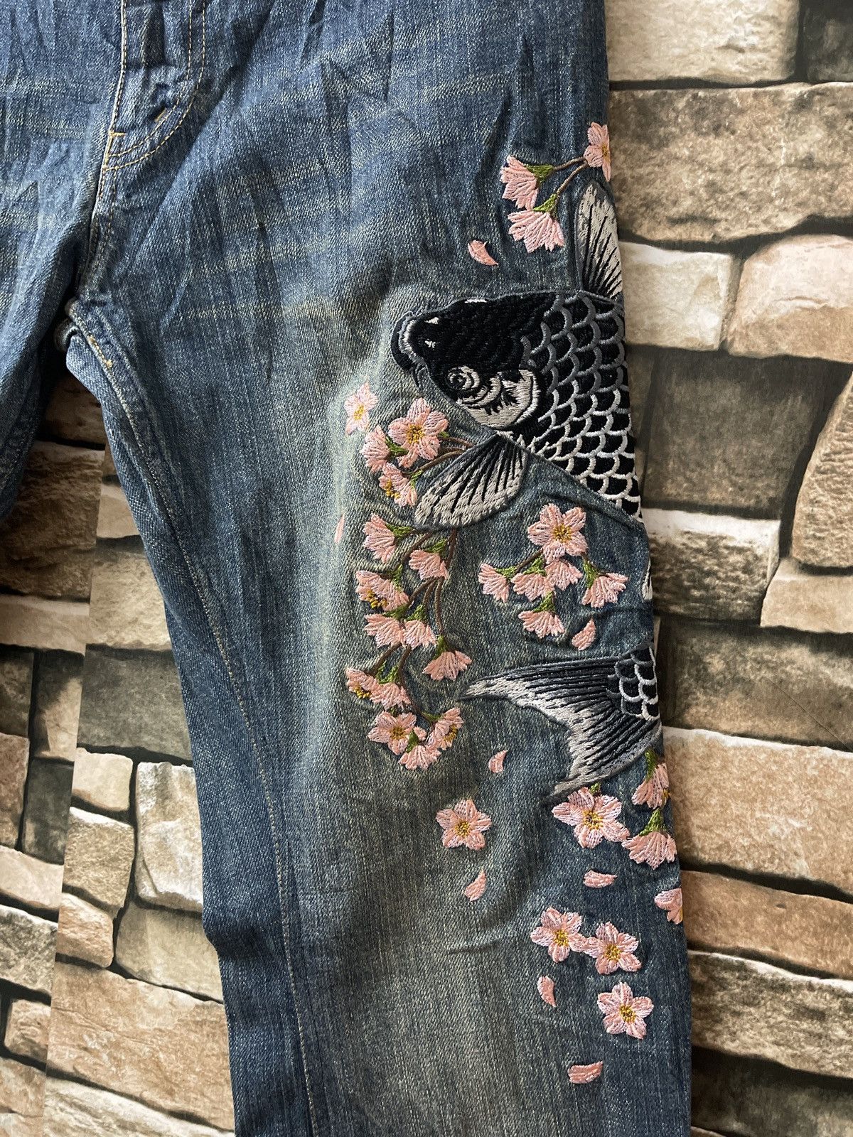 Karakuri Tamashii VINTAGE KARAKURI TAMASHI EMBROIDERY FISH KOI SAKURA FLOWERS Size US 30 / EU 46 - 3 Thumbnail