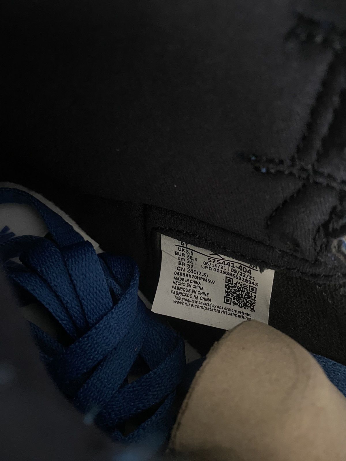 Jordan Brand × Nike Size 6Y GS Jordan 1 High Marina Blue Size US 6 / EU 39 - 7 Thumbnail